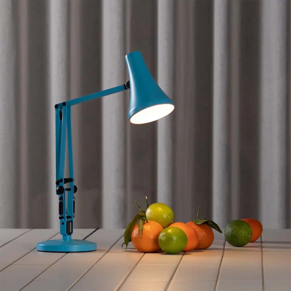 Anglepoise LED Schreibtischlampe 90 Mini LED Tischleuchte, H: 32 - 50 cm, LED fest integriert, 3000K, Flexibler Arm, LED-Leuchtmittel mit Dimmfunktion