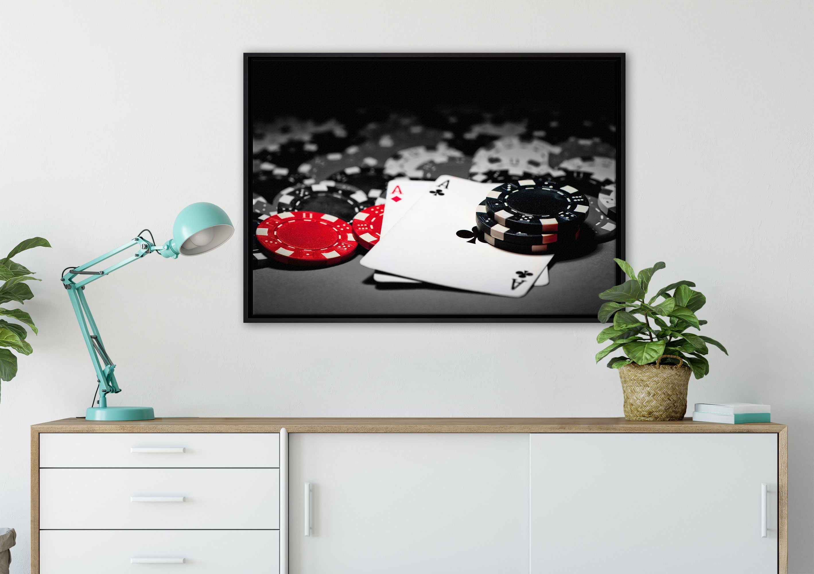 einem Pokertisch, (1 Spielkarten Leinwandbild Wanddekoration bespannt, St), gefasst, auf Zackenaufhänger fertig Pixxprint in inkl. Leinwandbild Schattenfugen-Bilderrahmen