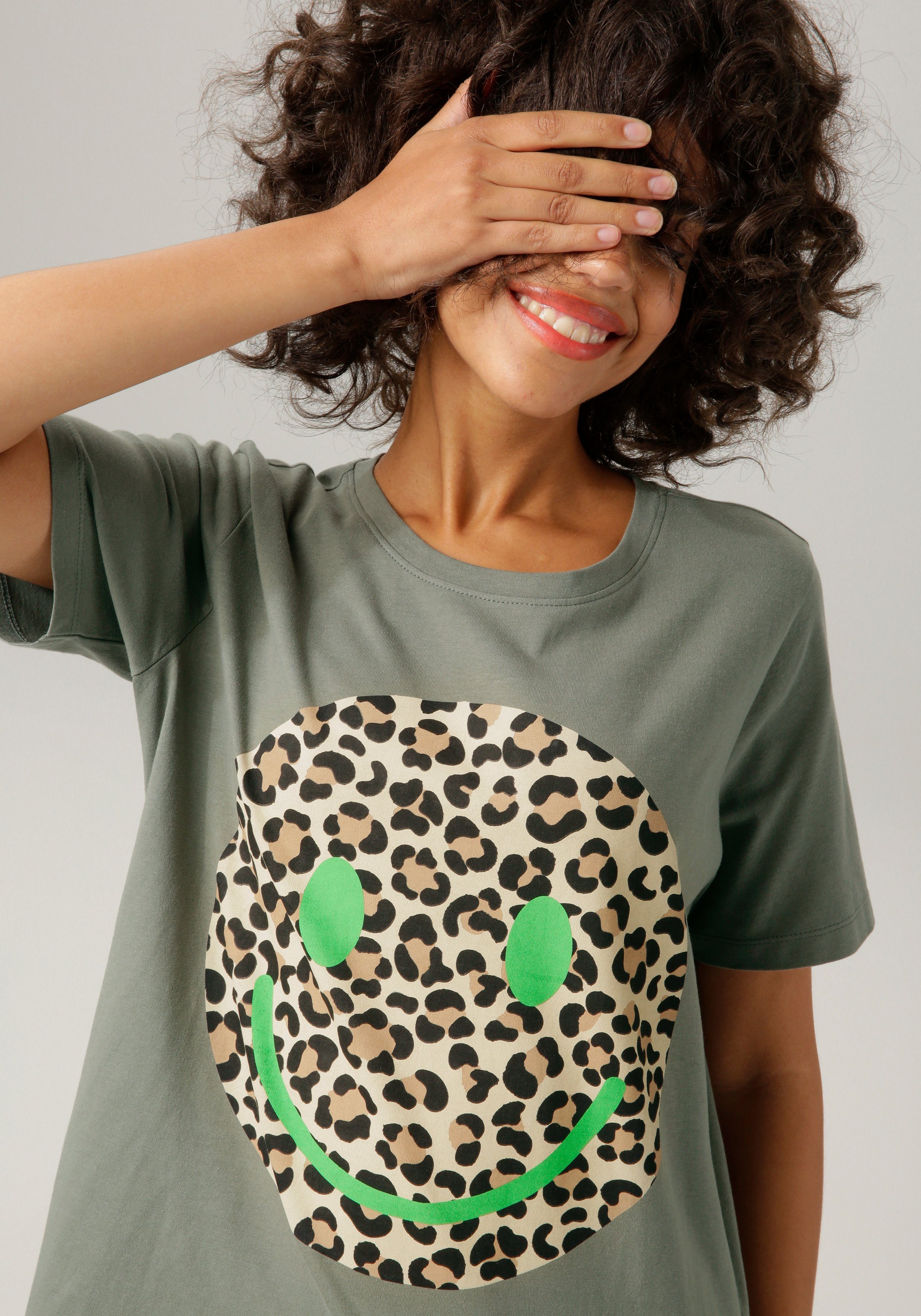 Aniston CASUAL T-shirt with smiley front print in animal look