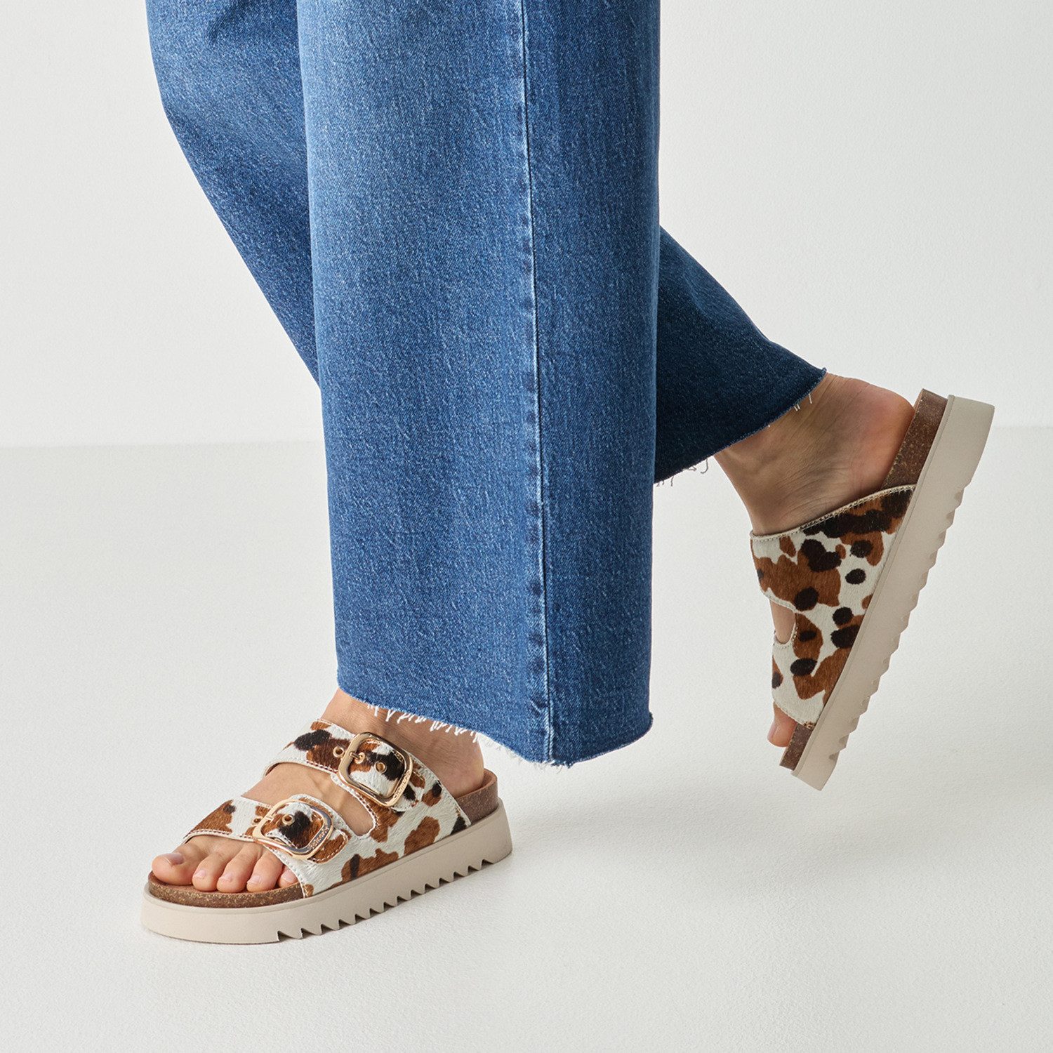 Tamaris Pantolette Sommerschuh, Schlupfschuh mit angesagtem Kuhmuster