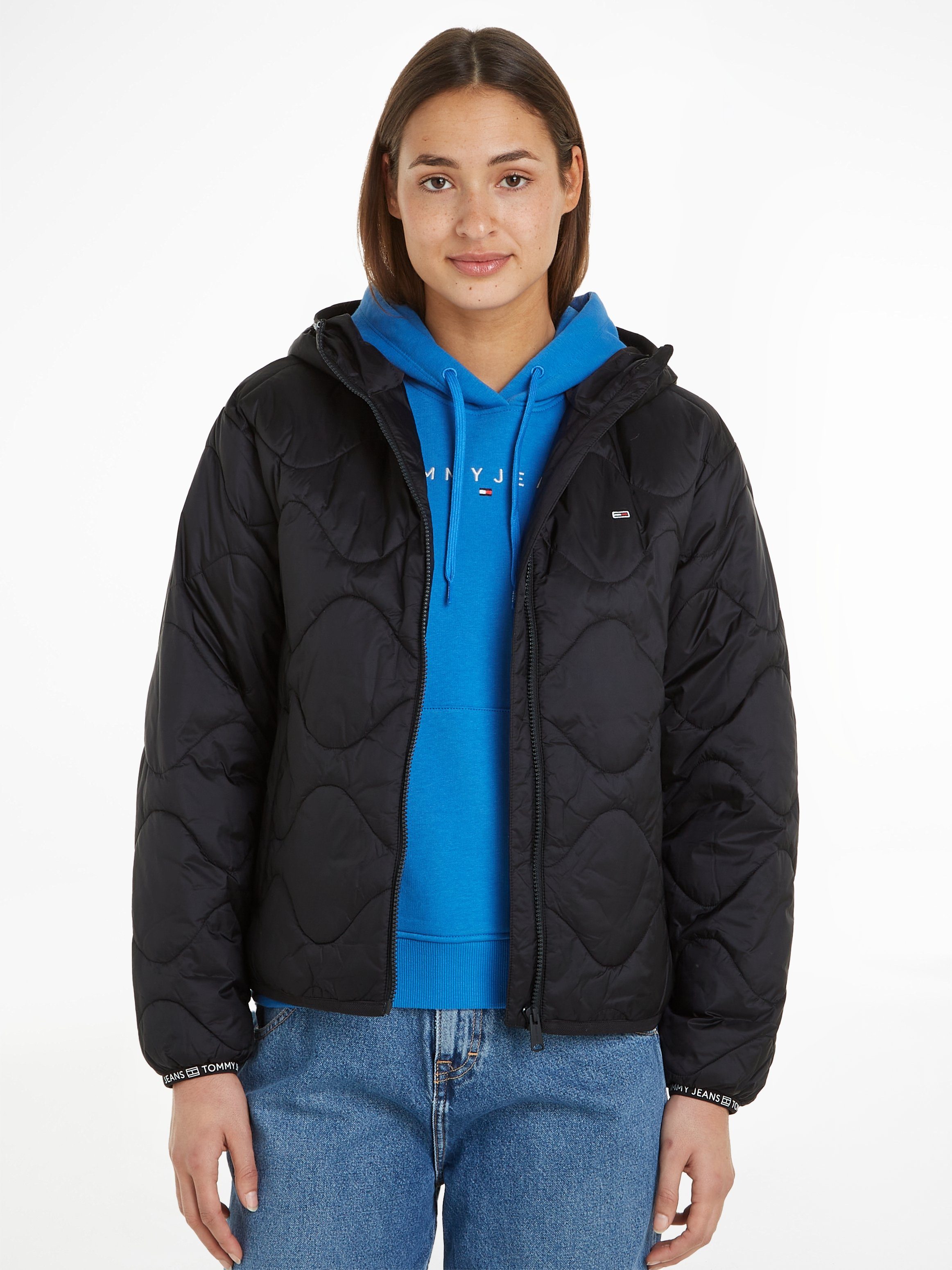 Jeans Steppjacke Tommy QUILTED PUFFER TJW EXT Curve mit HOOD TAPE Logostickerei