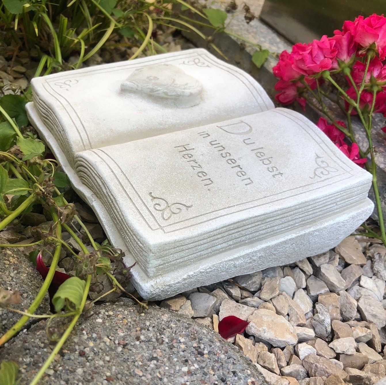 Radami Gartenfigur Buch mit 3D Herz günstig online kaufen