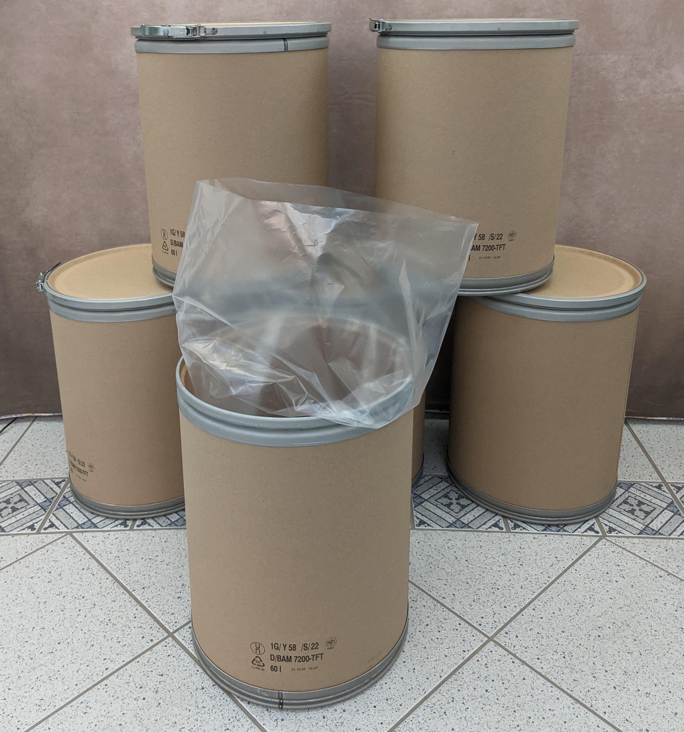 plasteo® Hobbock Dekselvat van 60 liter, diepzwart, UN-goedkeuring, made in DE, opslag, transport en opslag, robuust, stabiel, luchtdicht afsluitbaar