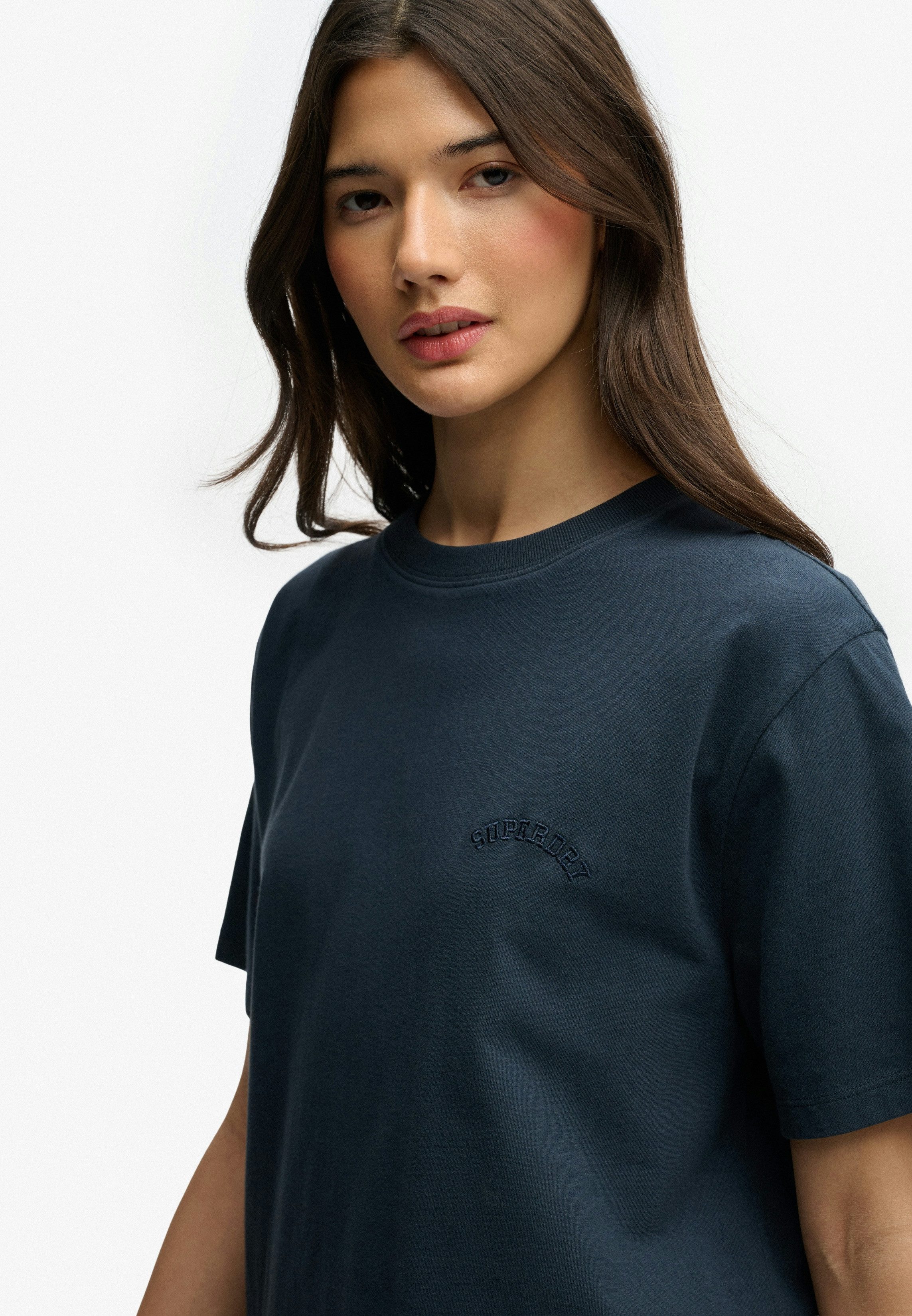 Superdry T-Shirt ESSENTIAL LOGO LOOSE TEE mit Rundhalsausschnitt, ohne Verschluss, Relaxed Fit, Kurzarm