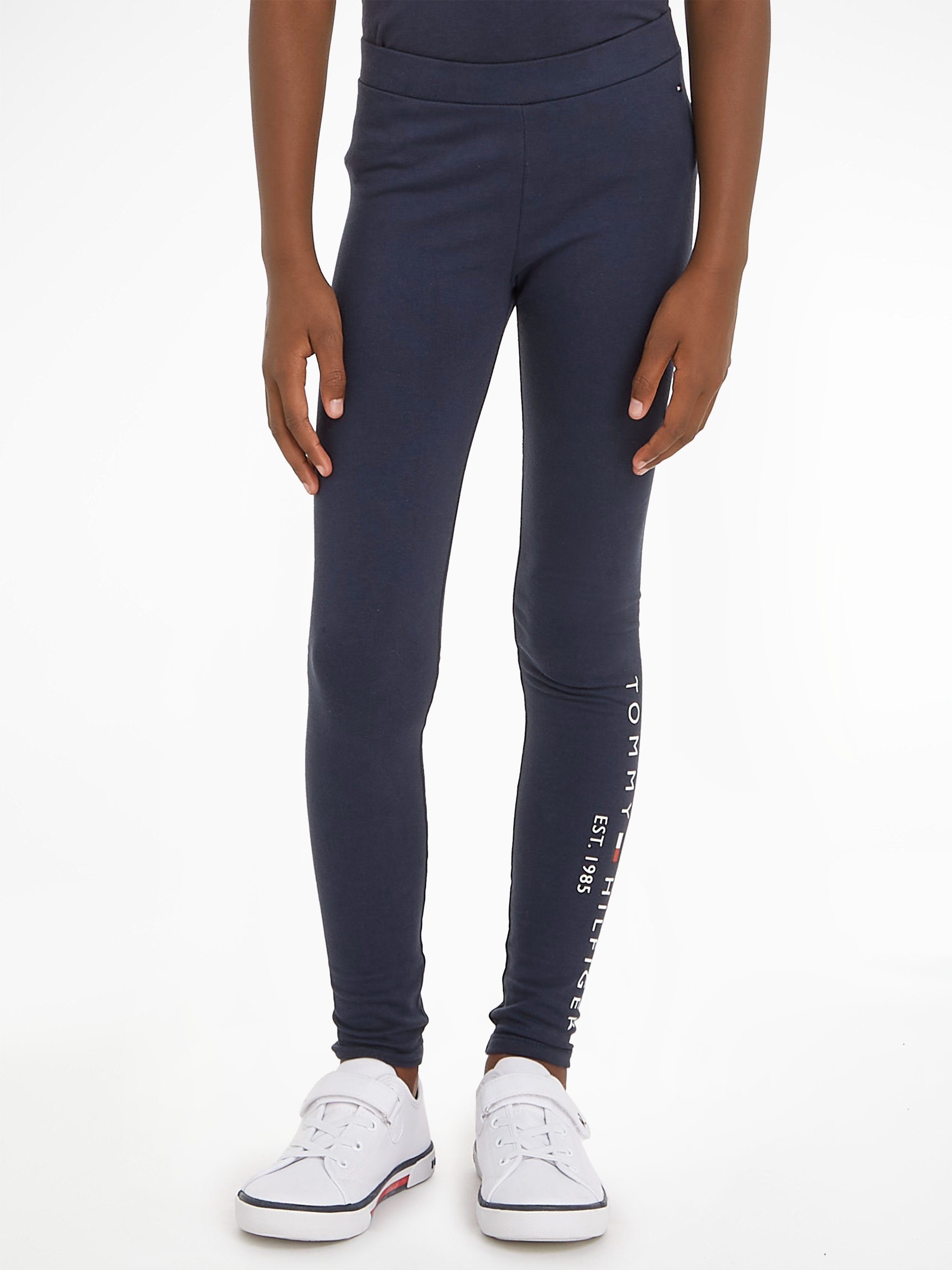 Tommy Hilfiger Leggings ESSENTIAL mit LEGGING Tommy Bein auf Logo-Schriftzug linken dem Hiflger