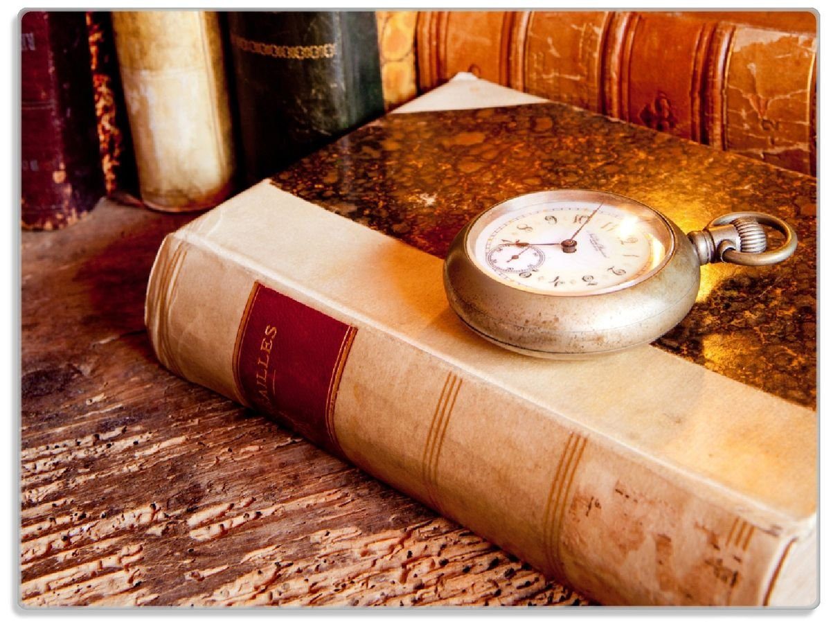 Wallario Schneidebrett Antike Laterne mit Kerze alten Büchern und Taschenuhr, ESG-Sicherheitsglas, (inkl. rutschfester Gummifüße 4mm, 1-St), 30x40cm
