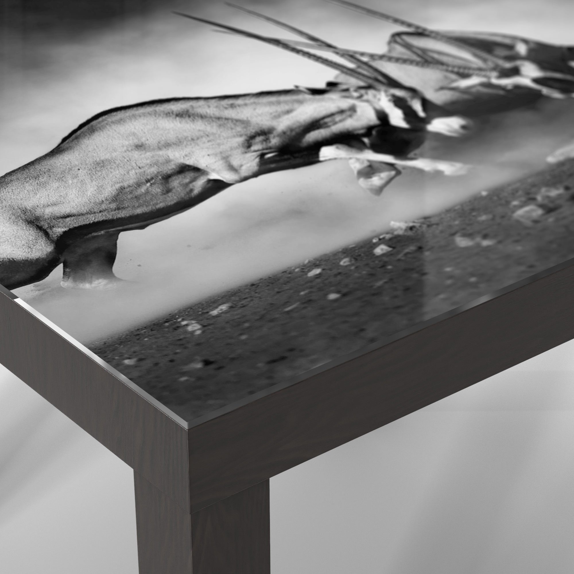 Couchtisch Schwarz 'Aggressive Oryxantilopen', Glas Beistelltisch Glastisch modern DEQORI