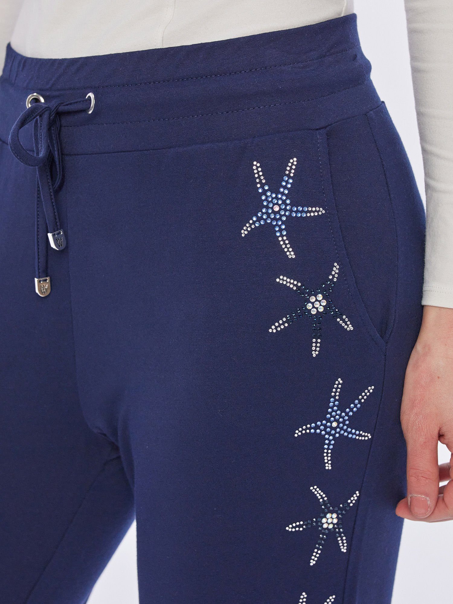 MONACO blue Relax-Caprihose Jogpants elastisch mit marine Strasssteinen veredelt