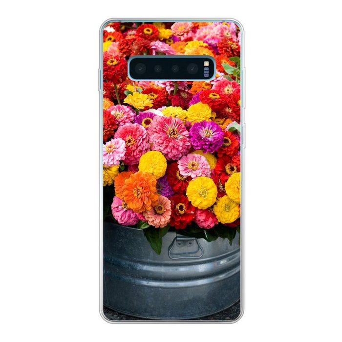 MuchoWow Handyhülle Frisch geschnittene Zinnienblüten in einem Metallbehälter Phone Case Handyhülle Samsung Galaxy S10+ Silikon Schutzhülle