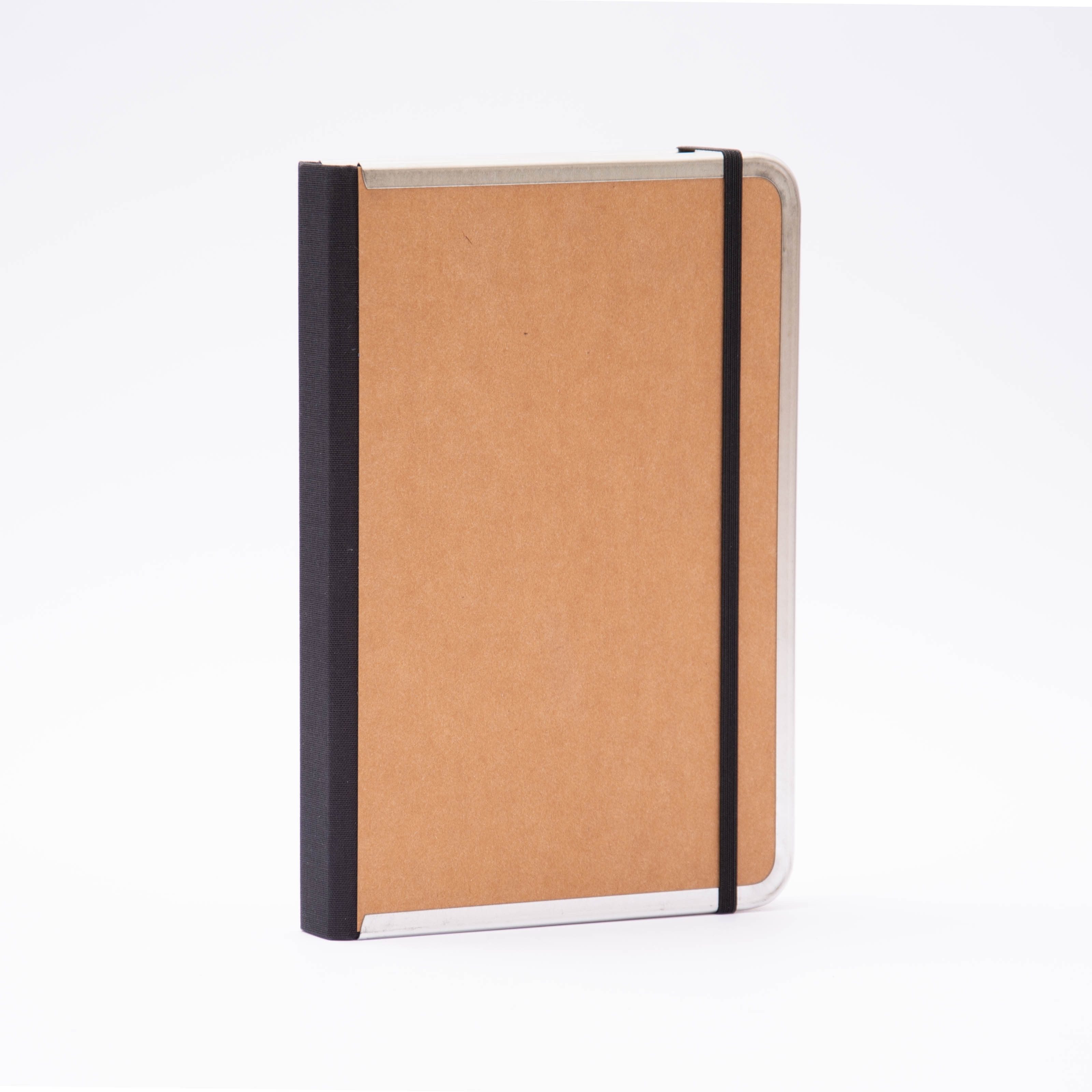 Bindewerk Notizbuch BASIC braun A5 liniert Metallkante Einstecktasche Halbleinen