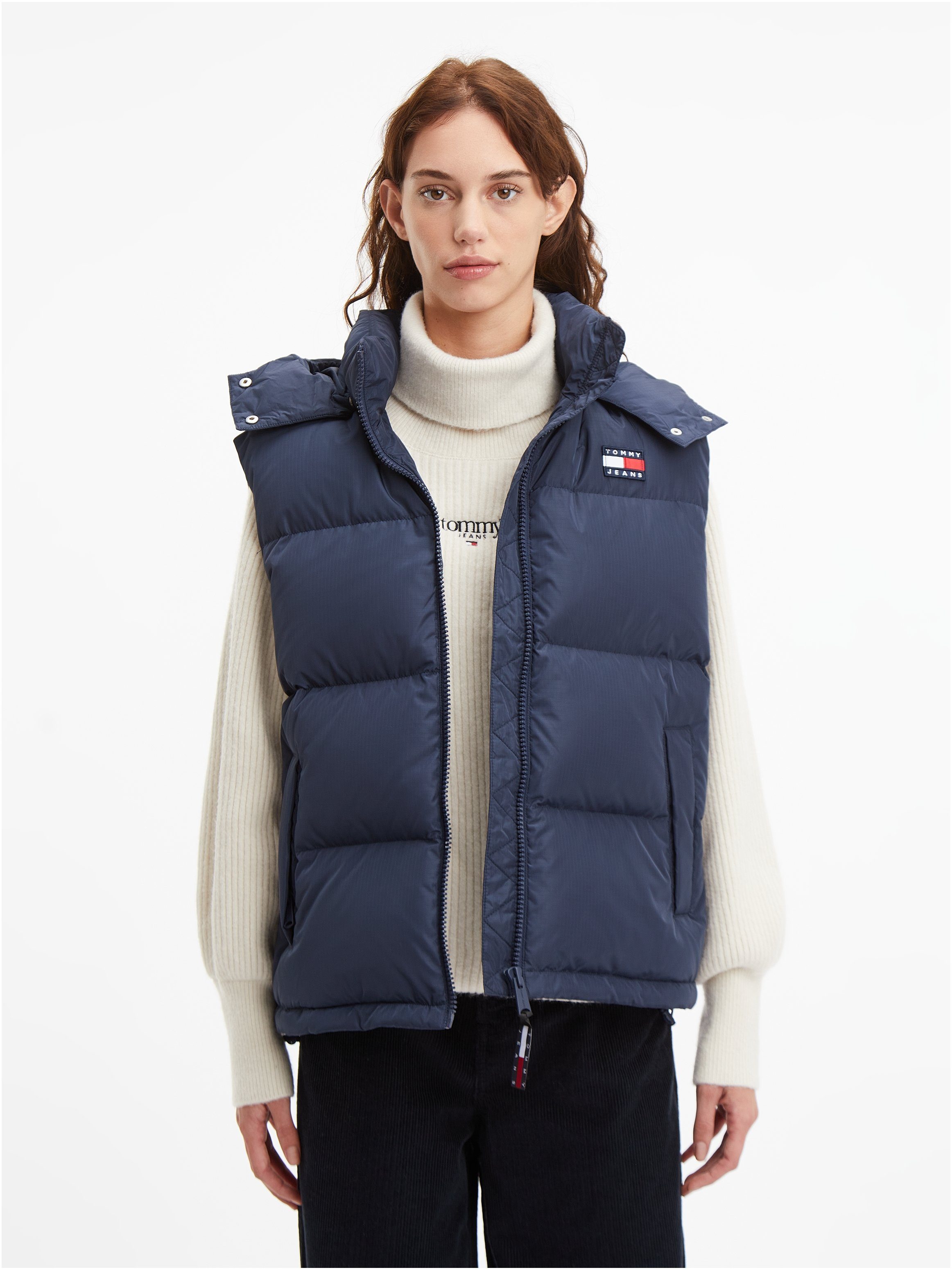 Tommy Jeans Steppweste TJW ALASKA PUFFER VEST mit Aufhänger am Kragen