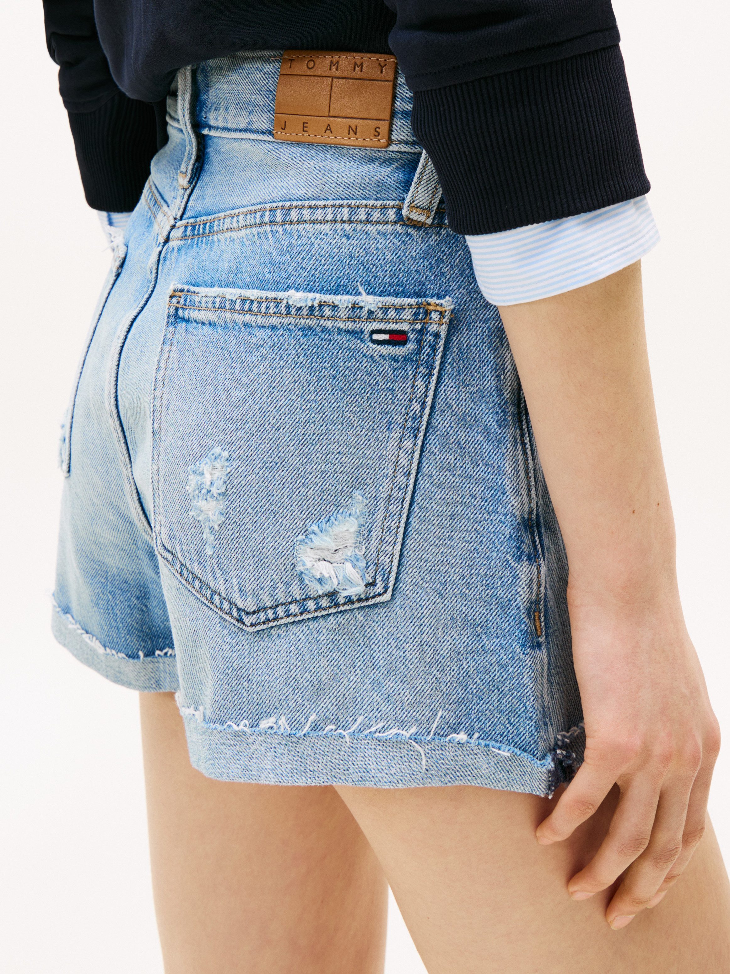 Tommy Jeans Jeansshorts HOT PANT CBF CI8010 mit Destroyed Effekt günstig online kaufen