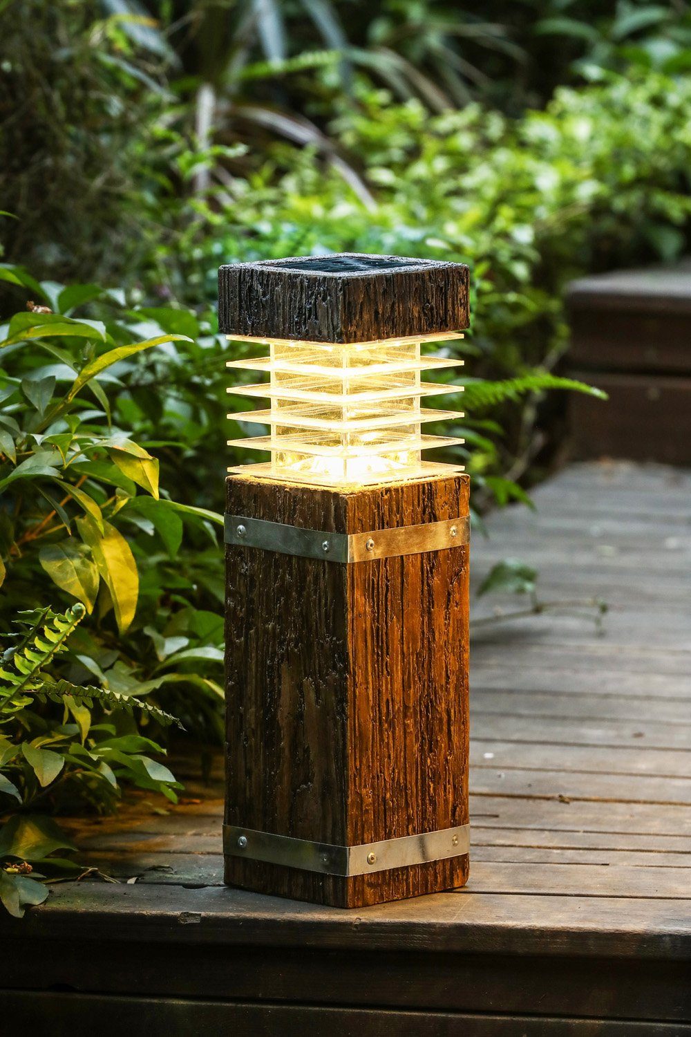 Arnusa LED Solarleuchte Sockelleuchte in Holzoptik 43,5 x 12 cm Gartenlampe, Tageslichtsensor, LED fest integriert, warmweiß, Mit Erdspieß und Sockelmontage