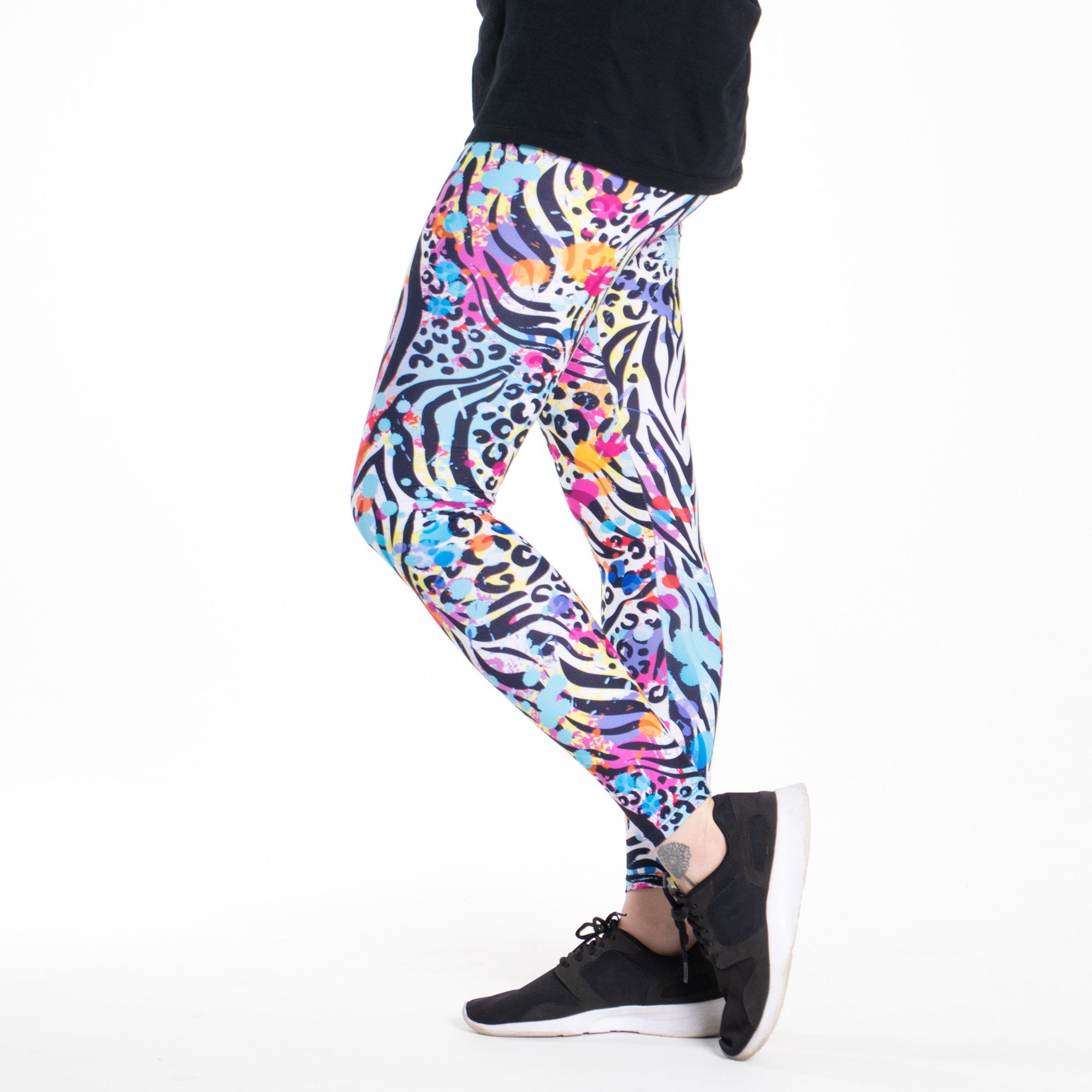 cosey Leggings Motiv-Leggings (Einheitsgröße) - Design Wild 80's (auffällige Motiv-Prints • figurbetonte Passform • schnelltrocknend, Einzelartikel) Design Wild – Bild 4 von 5