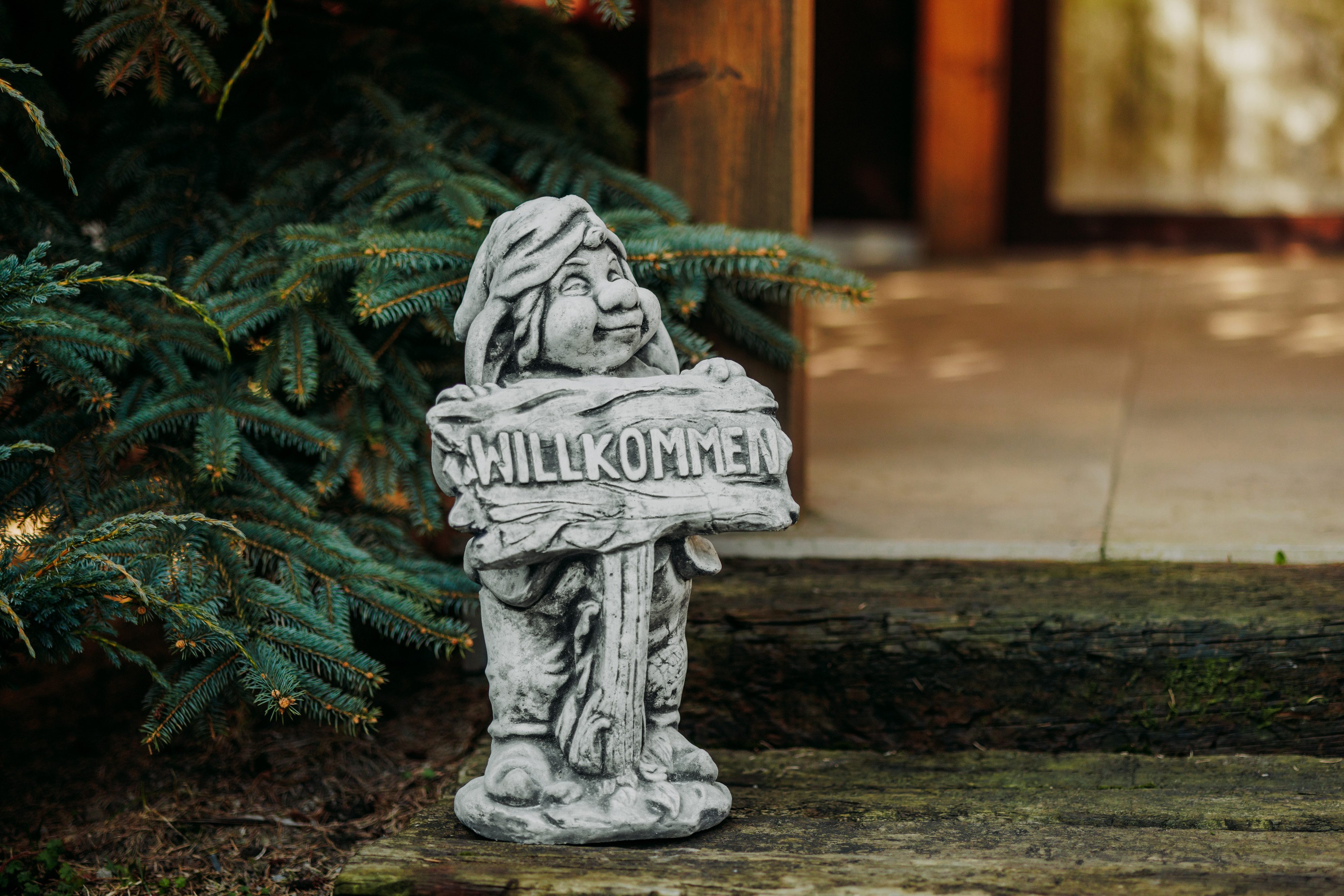 gartendekoparadies.de Gartenfigur Steinfigur Gnom Wichtel Willkommen 47 cm Höhe, 20 kg, Frostsicher
