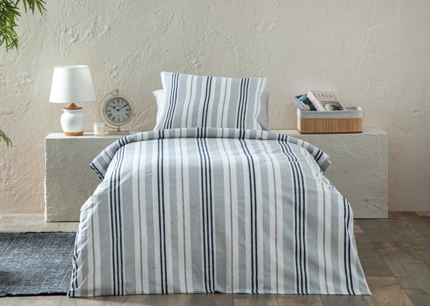 English Home Bettwäsche in den Größen 135x200 cm, 155x220 cm oder 200x200 cm, 2-teilig