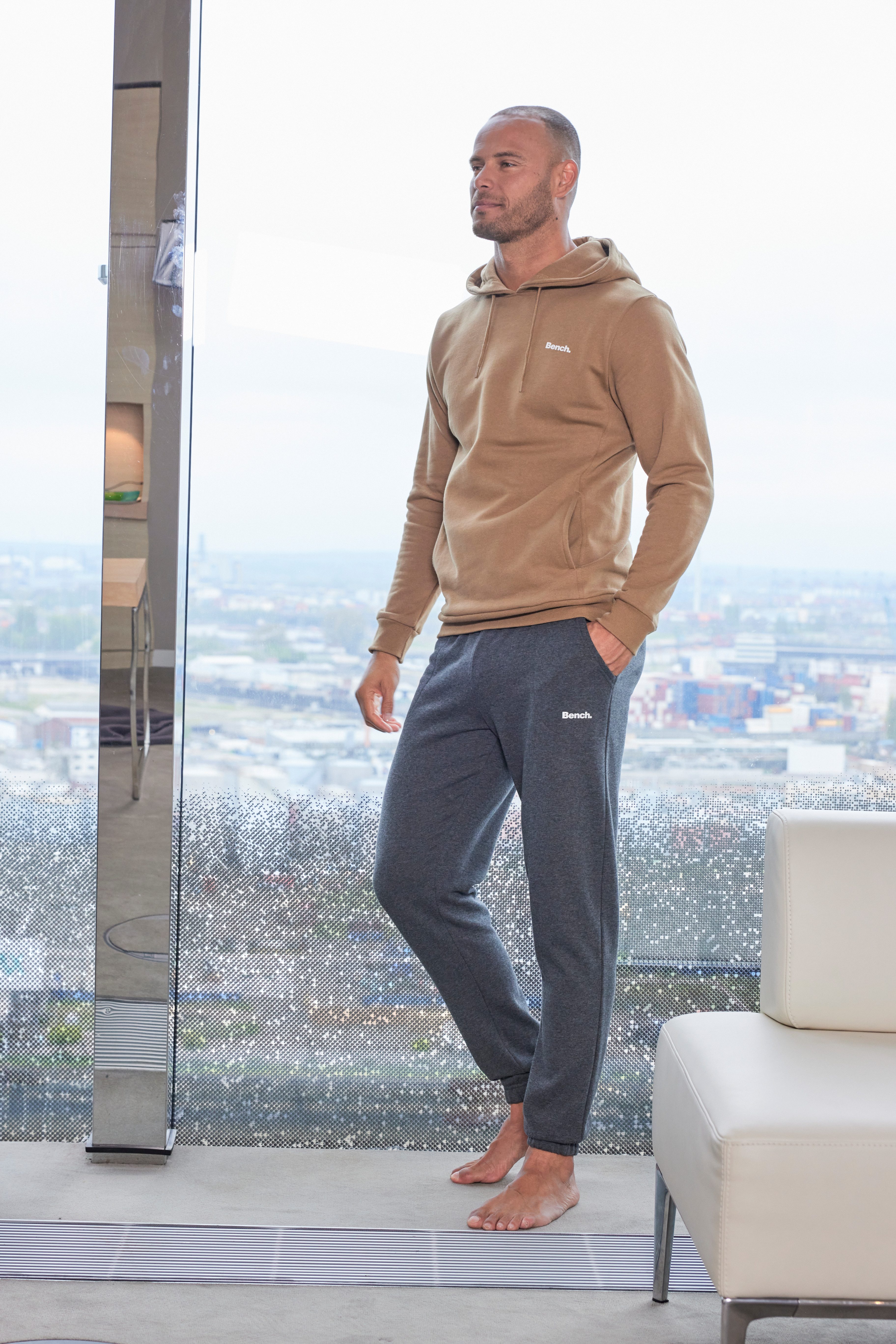 Bench. Loungewear Hoodie Sweatshirt mit Kapuze und seitlichen Taschen, Baumwollmischung