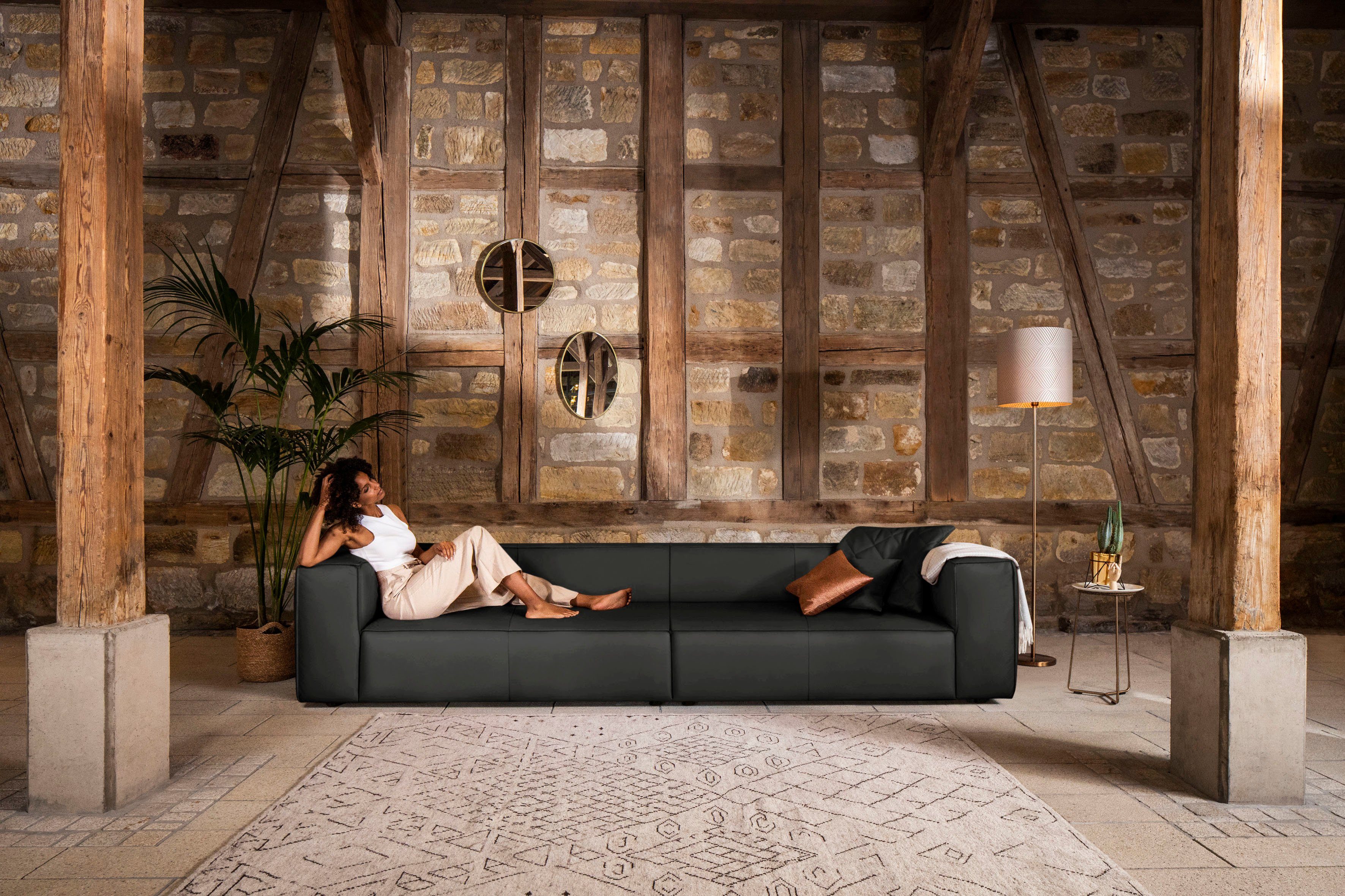 W.SCHILLIG 4-Sitzer around-the-block, mit eleganter Biese, mit Federkern