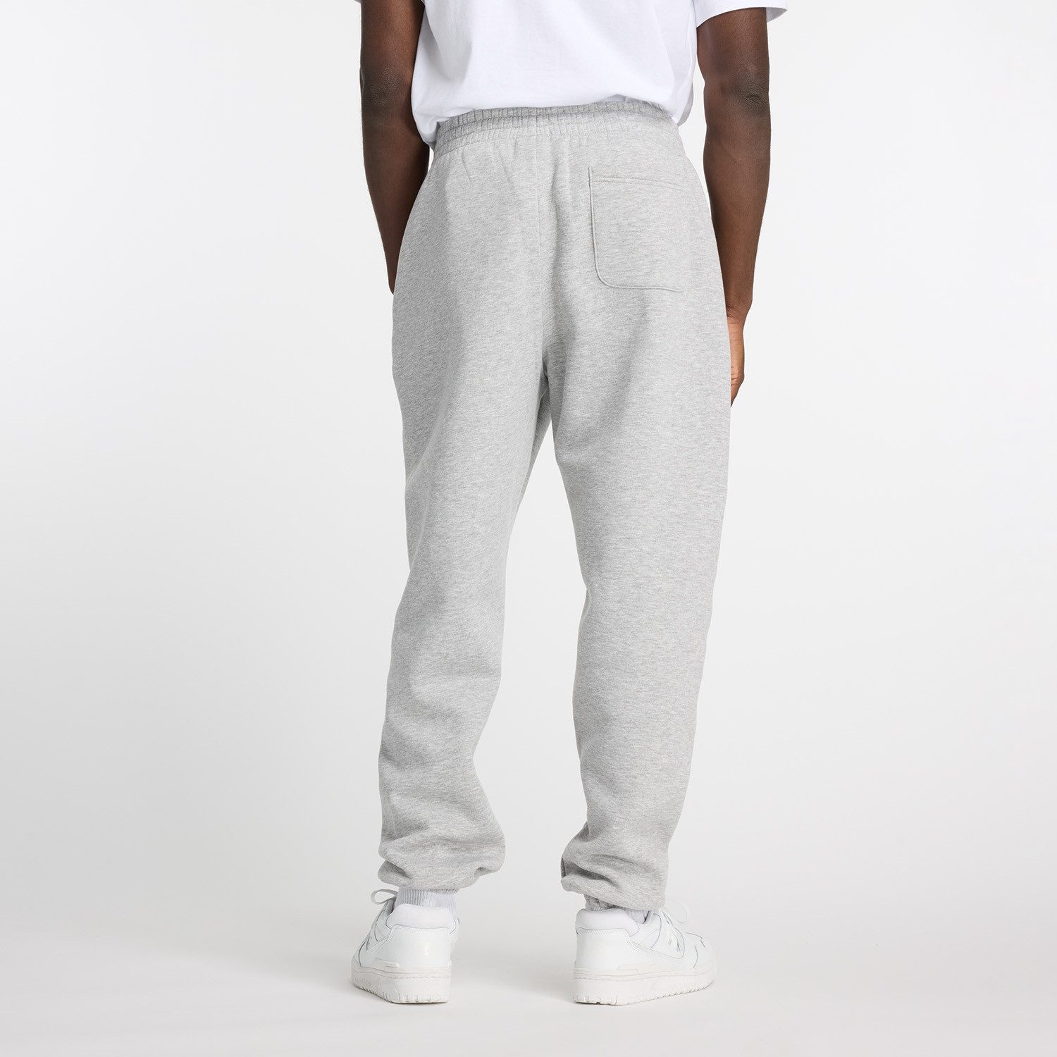 New Balance Jogginghose SPORT ESSENTIALS FLEECE JOGGER mit Eingrifftaschen, lockere Passform