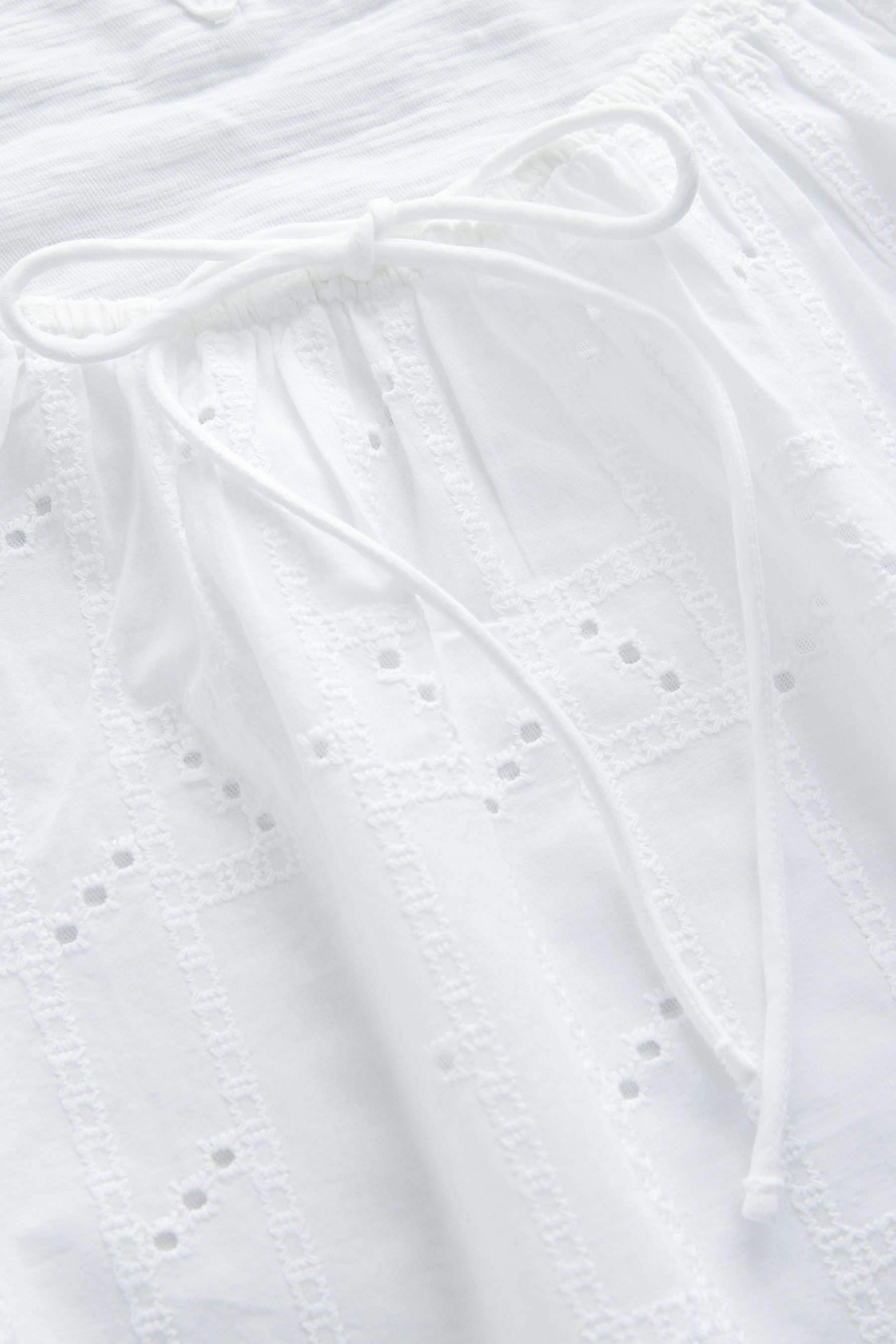 Next Kurzarmbluse Kurzarmoberteil mit Zackenlitze und Lochstickerei (1-tlg)