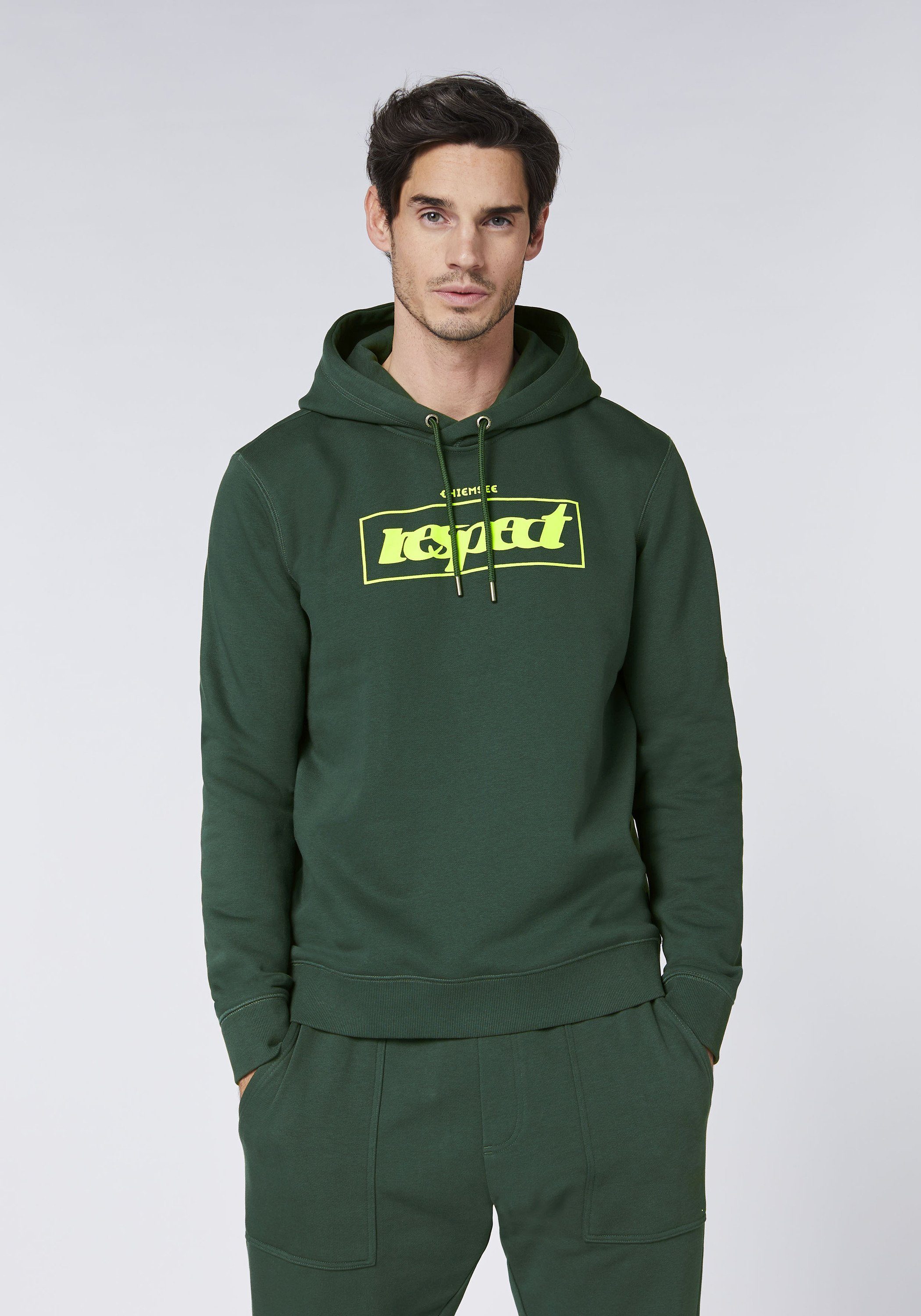 Chiemsee Kapuzensweatshirt Hoodie aus Baumwollmix dunkel respect-Print 1 grün mit
