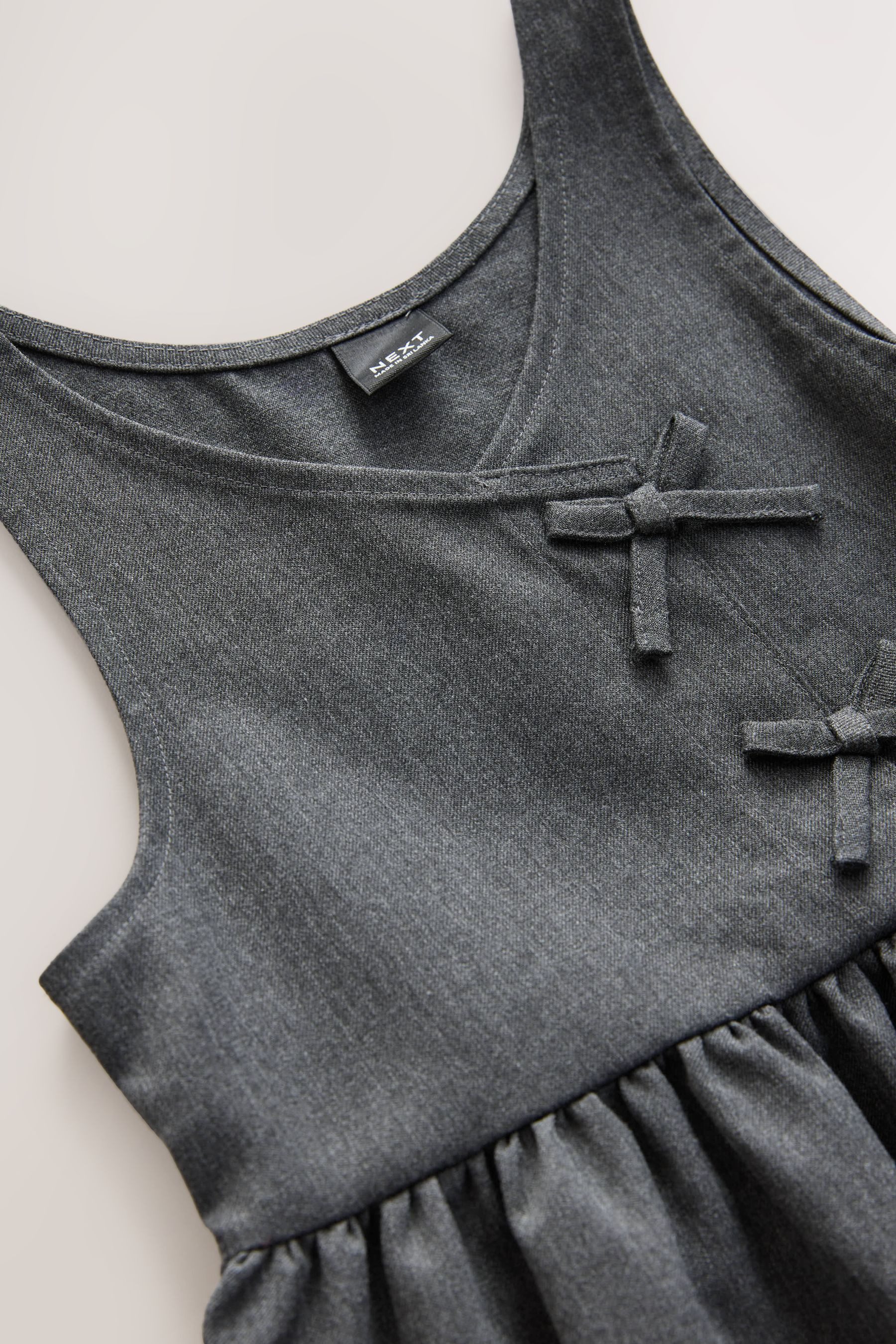 Next Latzkleid Schul-Latzkleid mit asymmetrischer Vorderseite (1-tlg)