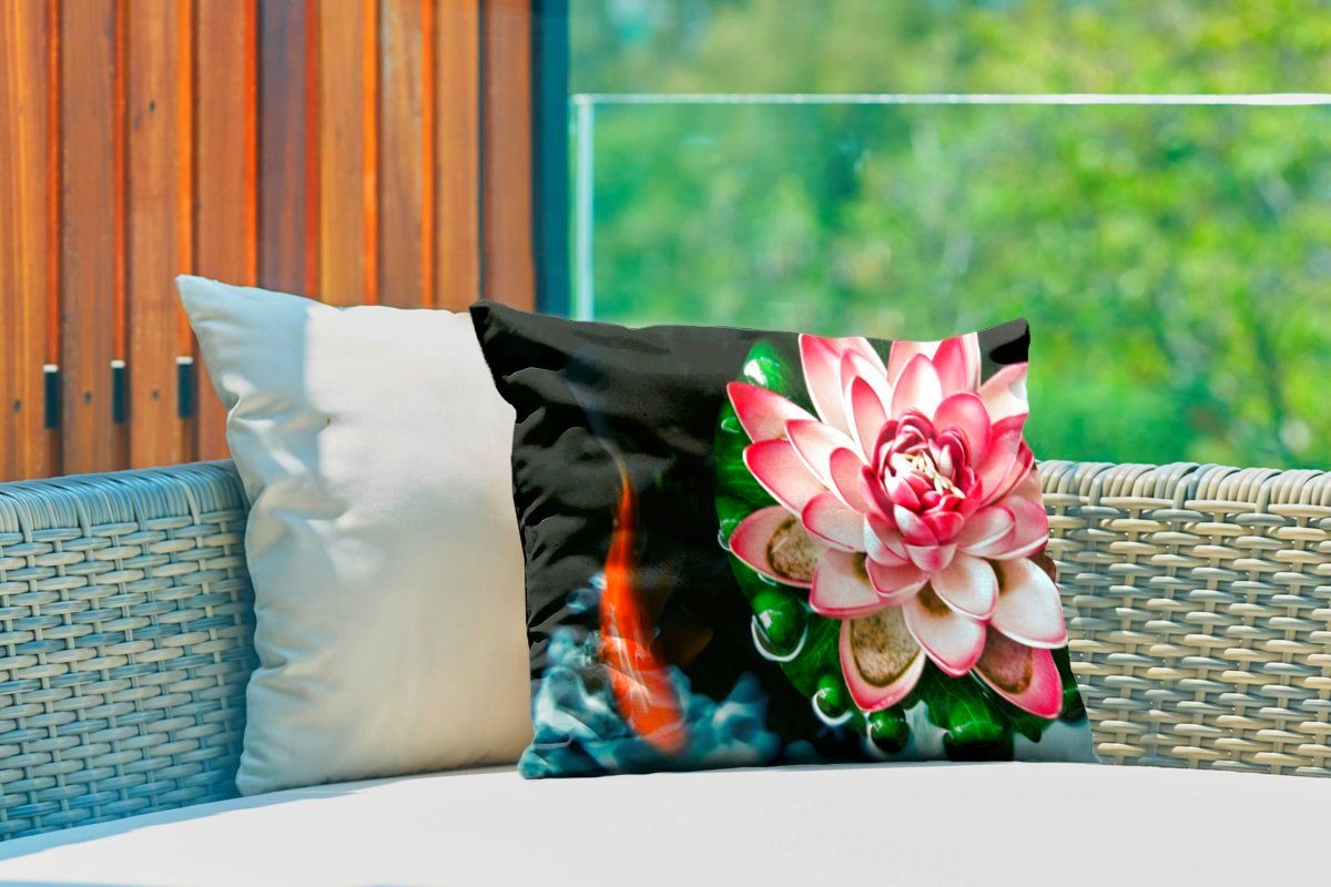 Dekokissen Ein MuchoWow Blume, mit einer Outdoor-Dekorationskissen, Polyester, Koi-Karpfen rosa Kissenhülle Dekokissenbezug,