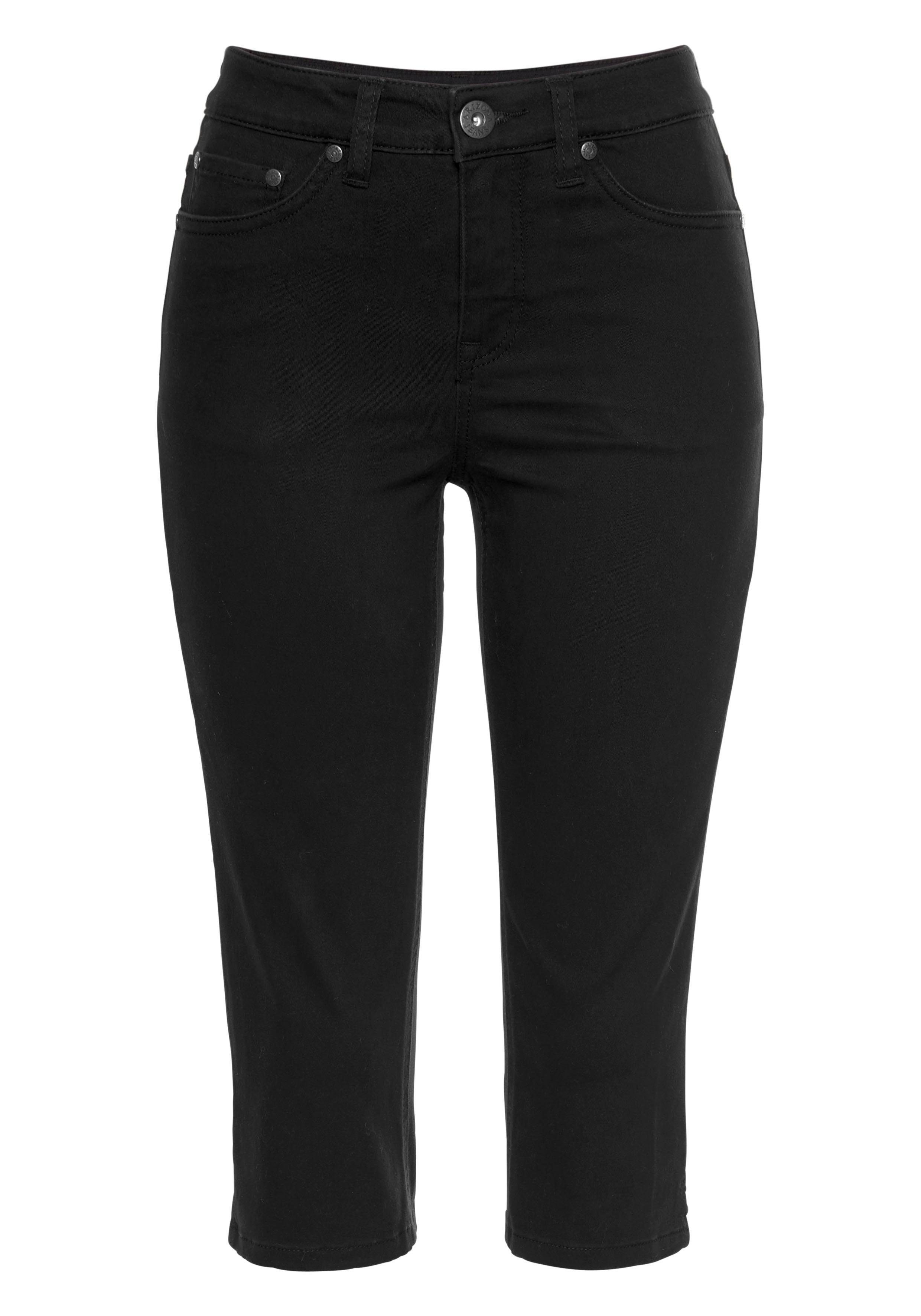 Caprijeans mit Schlitz am Saum