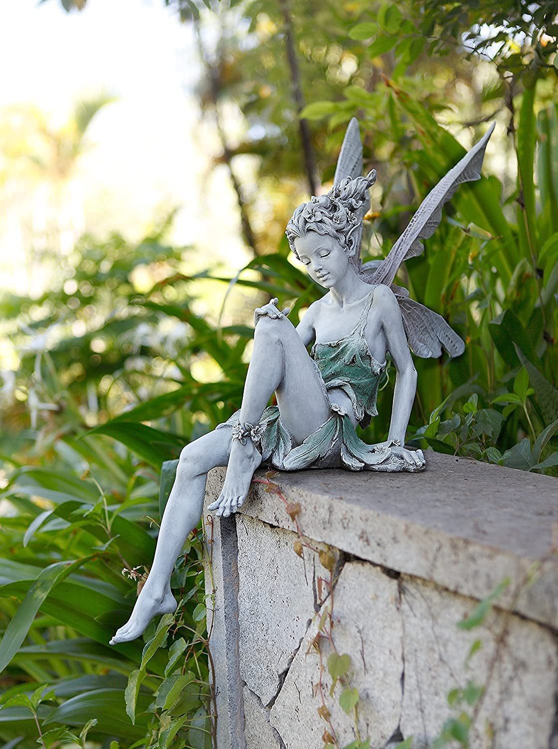 feinlux Dekofigur Gartenfigur Sitzende Fee Gartendeko Figuren Gartenfiguren für Außen (Set, 22 cm Höhe Tudor Und Turek Sitzen Magische Fee Statue(  1 Stück), Ein ideales Geschenk für Familie und Freunde.