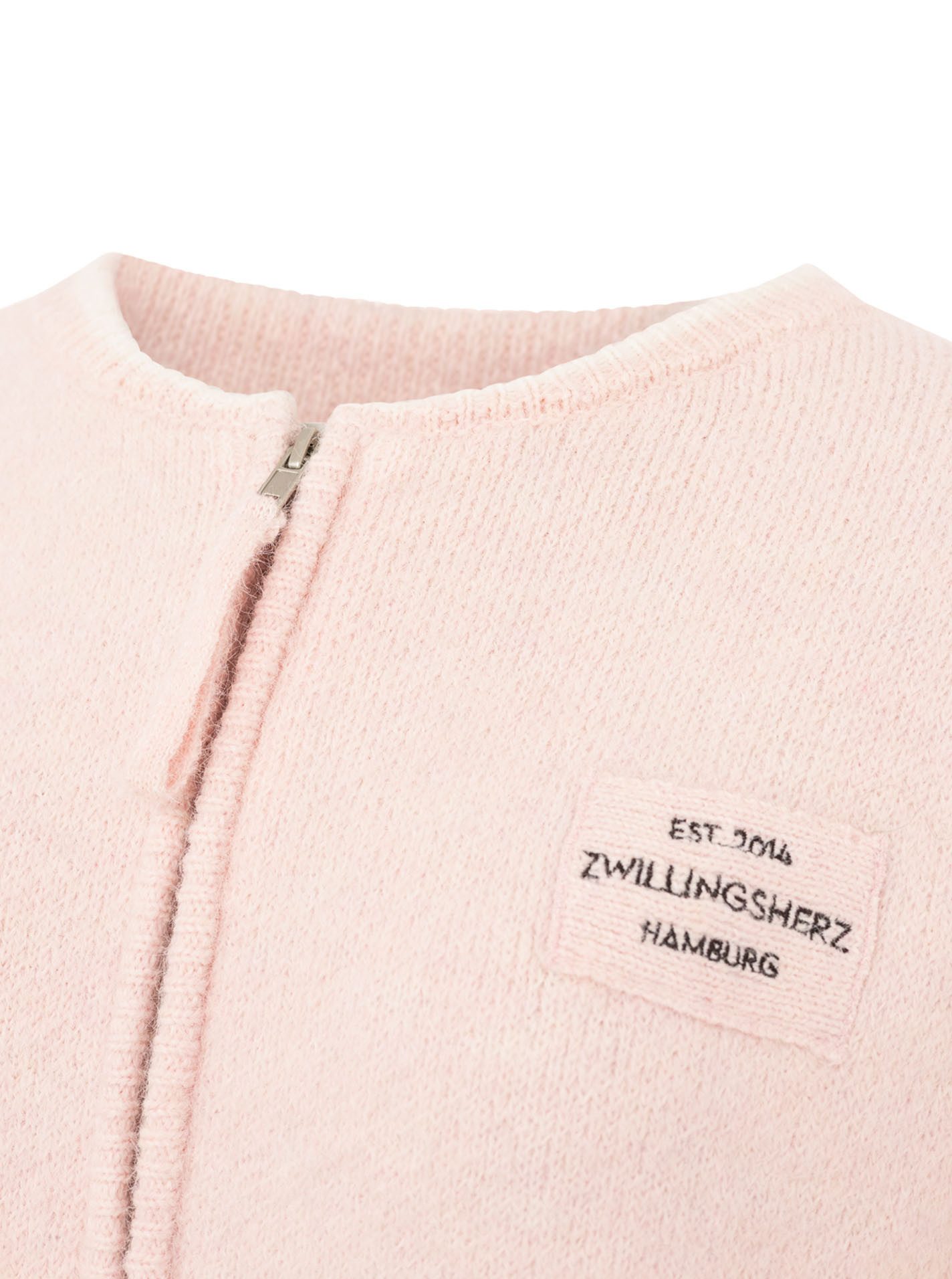 Zwillingsherz Strickjacke "ZH" mit Reißverschluss, Eingriffstaschen, Logopatch, farbige Kanten – Bild 5 von 5