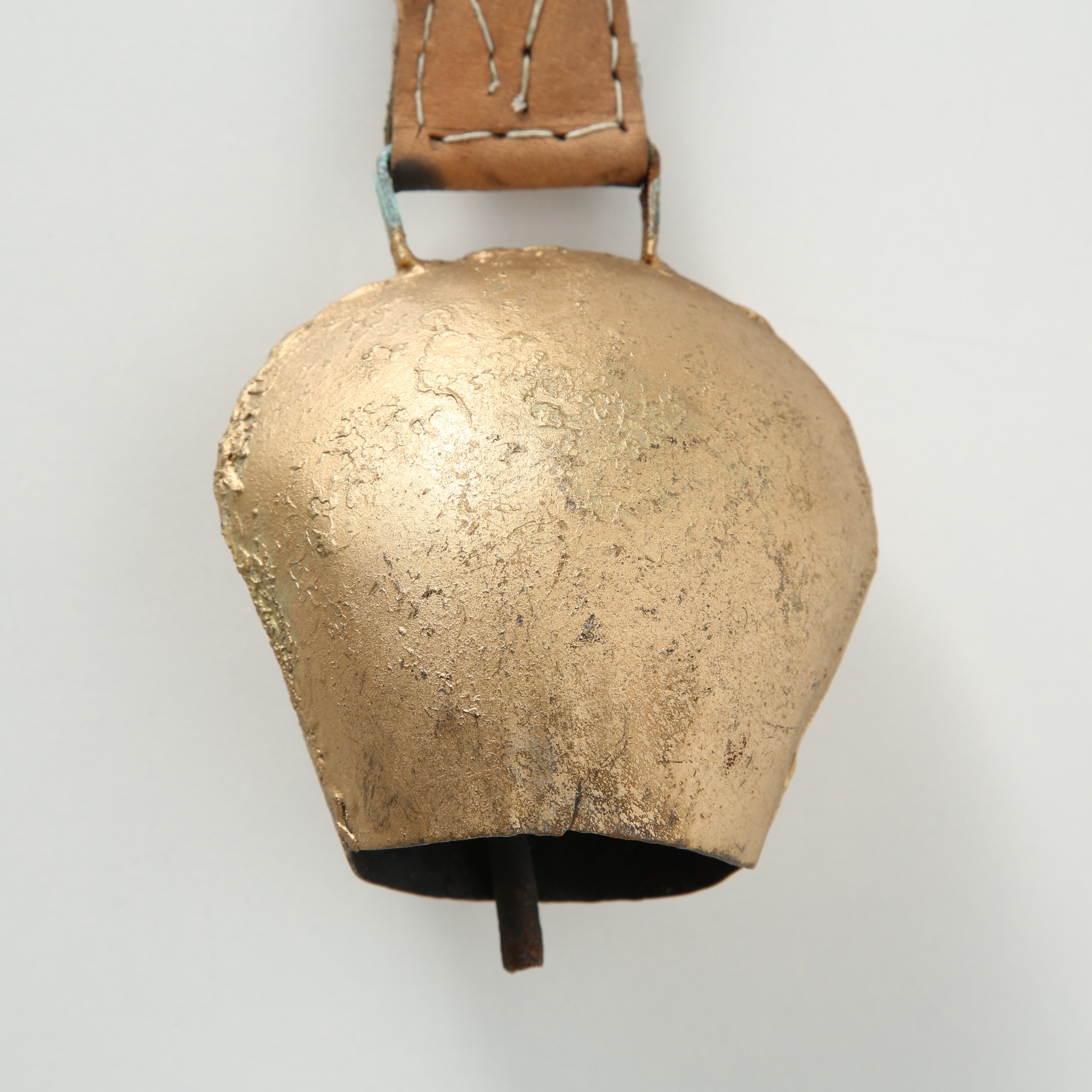 BOLTZE Dekohänger Kuhglocke 25 x 9 x 6 cm, Gold, Hängedekoration in Antikoptik