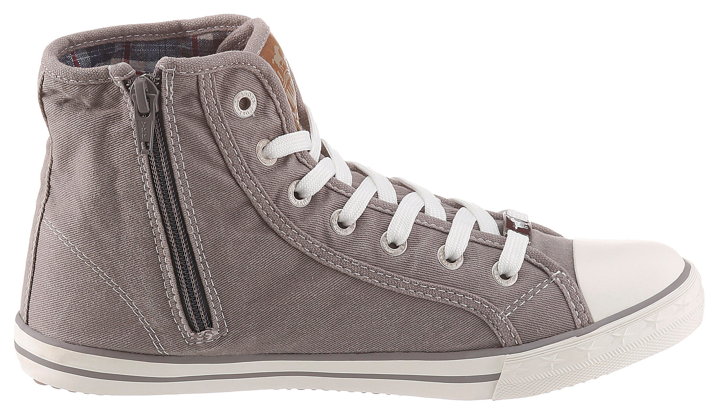 mit Laufsohle Label der in taupe Mustang Shoes Sneaker