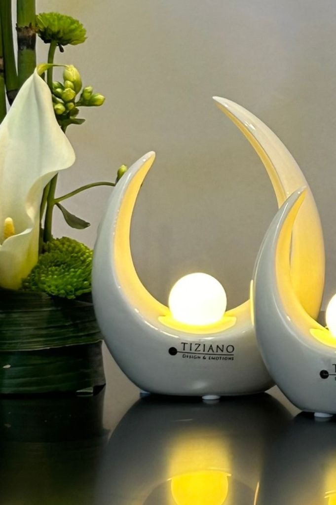 TIZIANO - DESIGN & EMOTIONS Dekofigur Deko Cecita mit Kugel LED creme-weiß – Bild 3 von 3