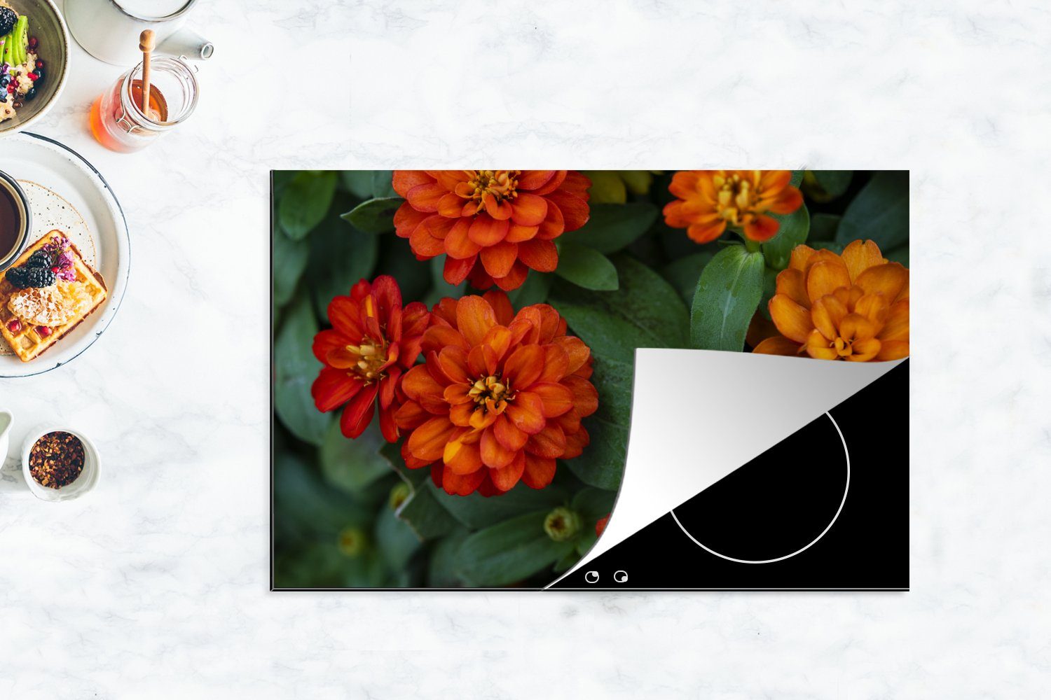 Ceranfeldabdeckung für Orangefarbene die 81x52 Zinnienblüten, MuchoWow Induktionskochfeld tlg), Schutz Vinyl, Herdblende-/Abdeckplatte (1 küche, cm,