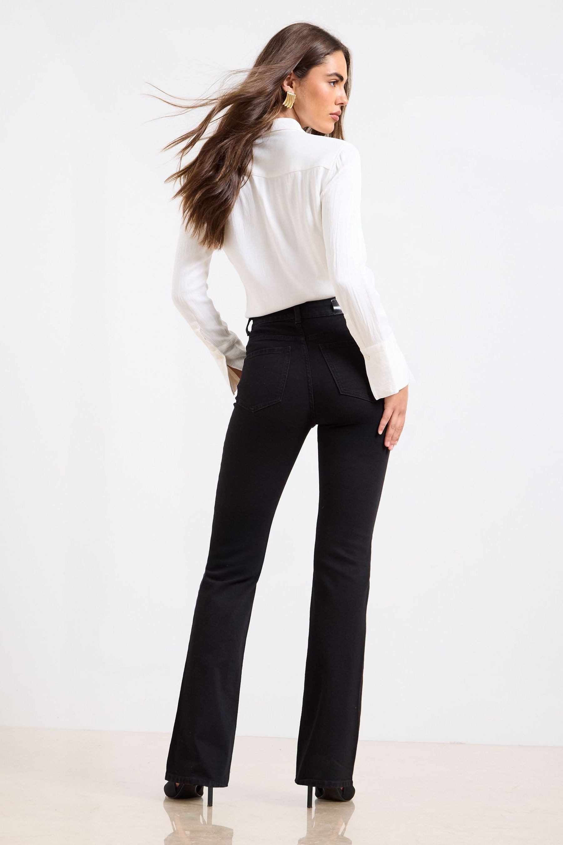 LIPSY Slim-fit-Jeans Lipsy Slim Fit Hochbund-Schlagjeans, Kurzgröße (1-tlg) günstig online kaufen