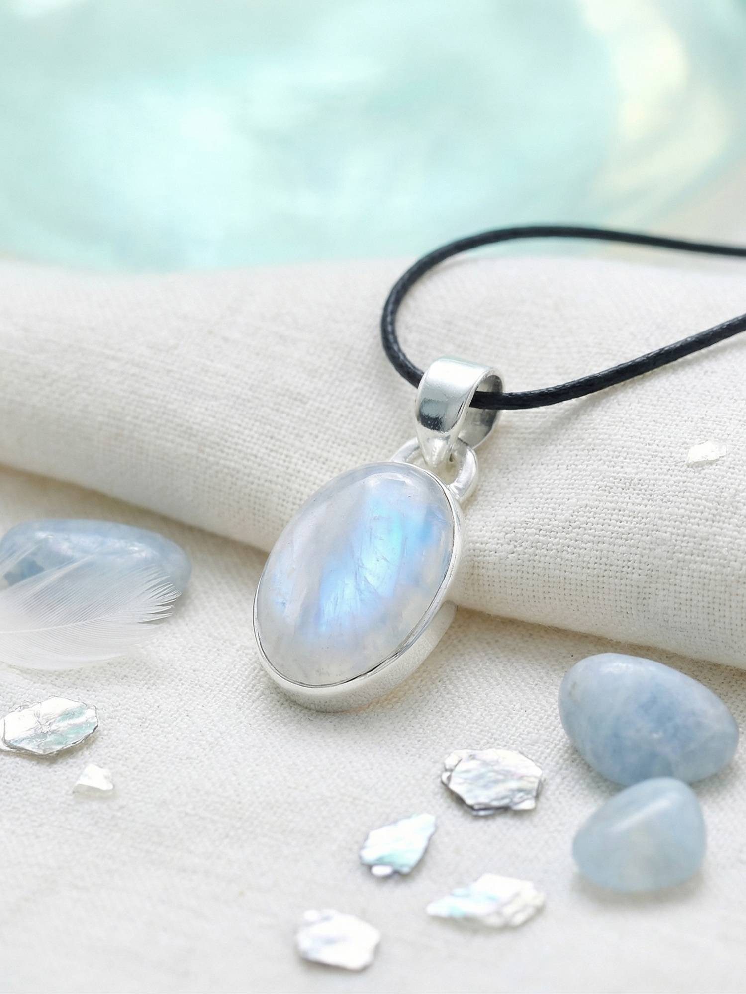 mantraroma Kettenanhänger SAMA oval aus 925 Silber mit Regenbogen Mondstein (Kettenanhänger am Baumwollband im Schmuckbeutel), 925 Sterling Silber Kettenanhänger für Damen
