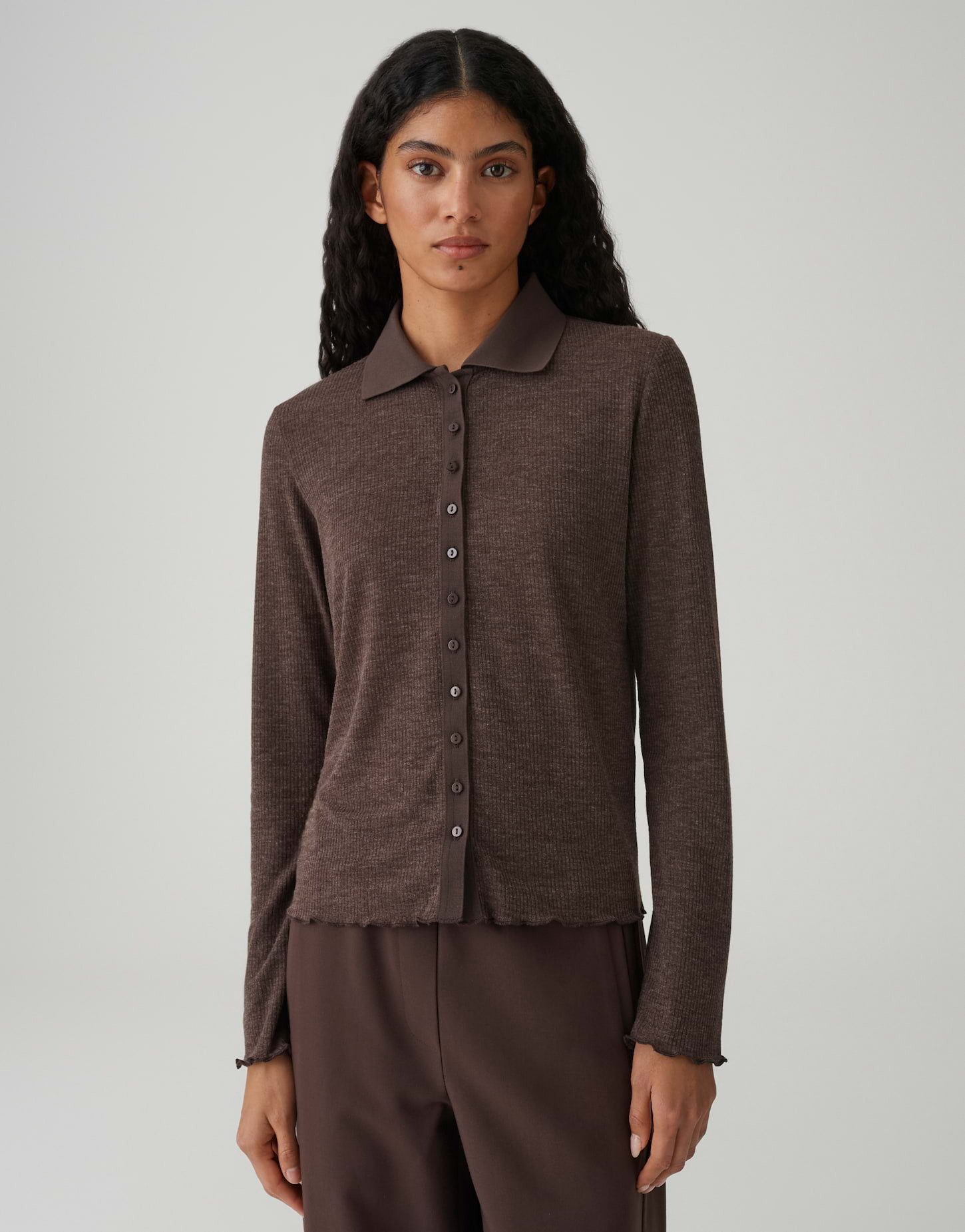 OPUS Longsleeve SOSEA mit femininen Details Schmale Passform, figurbetonter Schnitt, Langarm, Umlegekragen