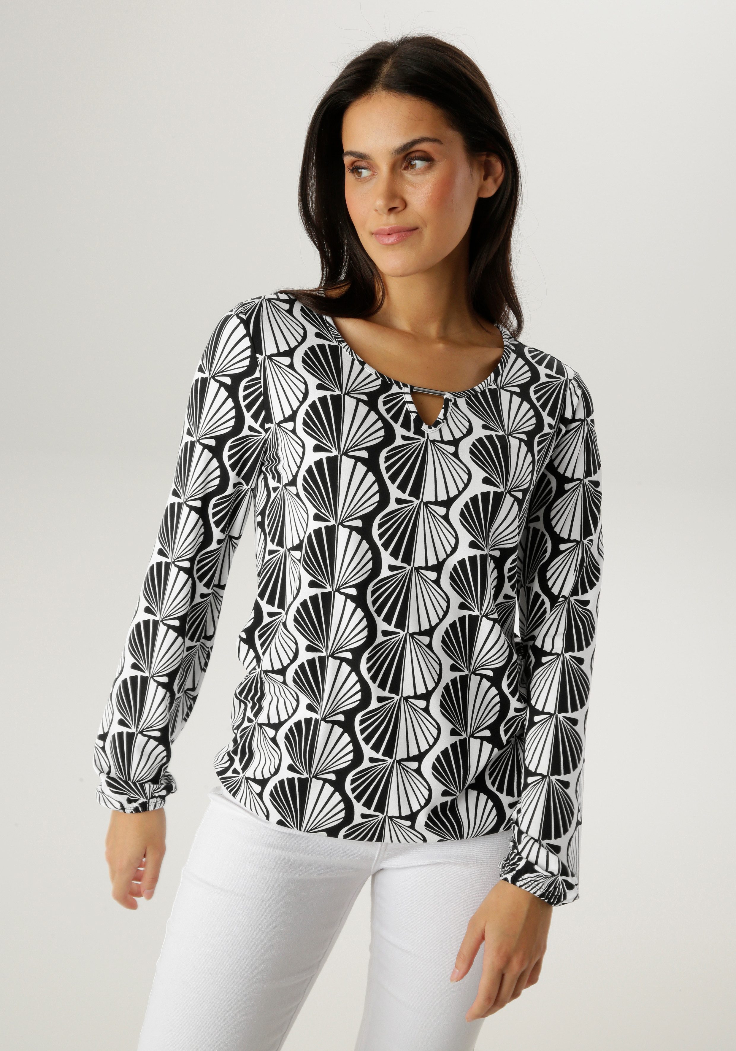 Aniston SELECTED Langarmshirt mit Cut-out und trendigen Grafikdruck - NEUE KOLLEKTION. € 34,99, (€ 34,99 pro 1 Stk).