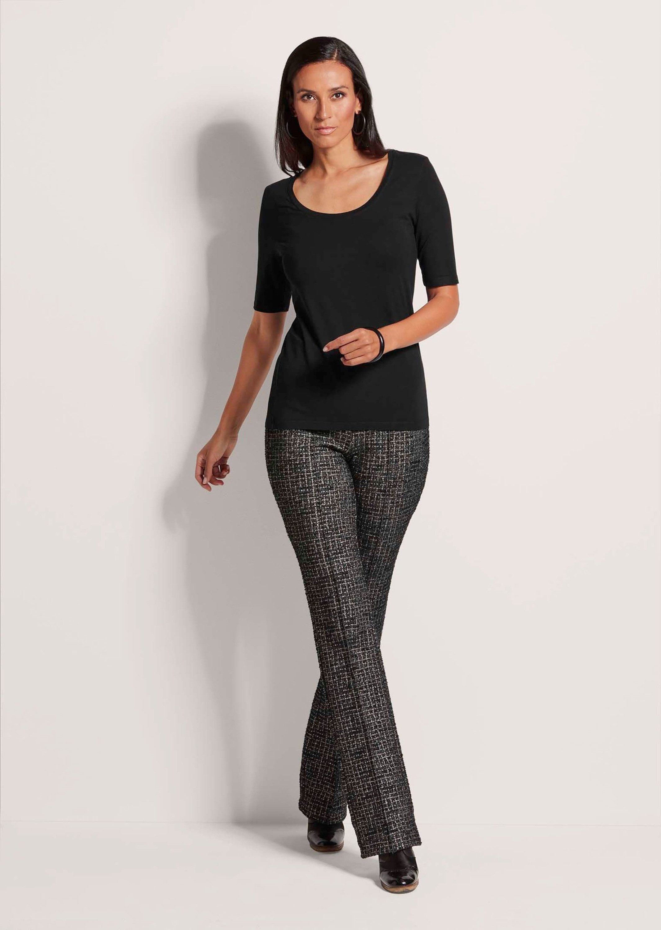 MADELEINE Kurzarmshirt Sommerliches Basicshirt mit Rundhalsausschnitt Figur günstig online kaufen