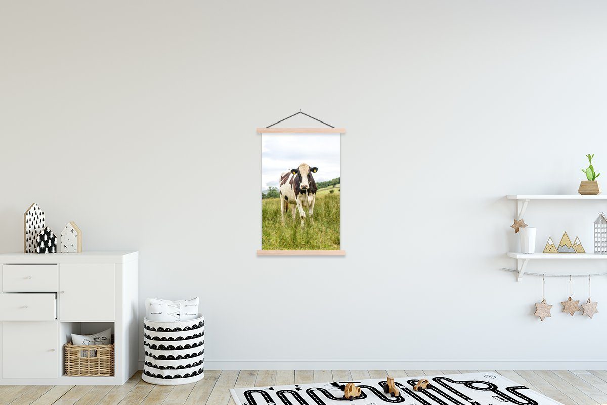 MuchoWow Poster Kuh - Gras - Schwarz - Weiß, (1 St), Posterleiste, Textilposter für Wohnzimmer, Bilderleiste, Magnetisch