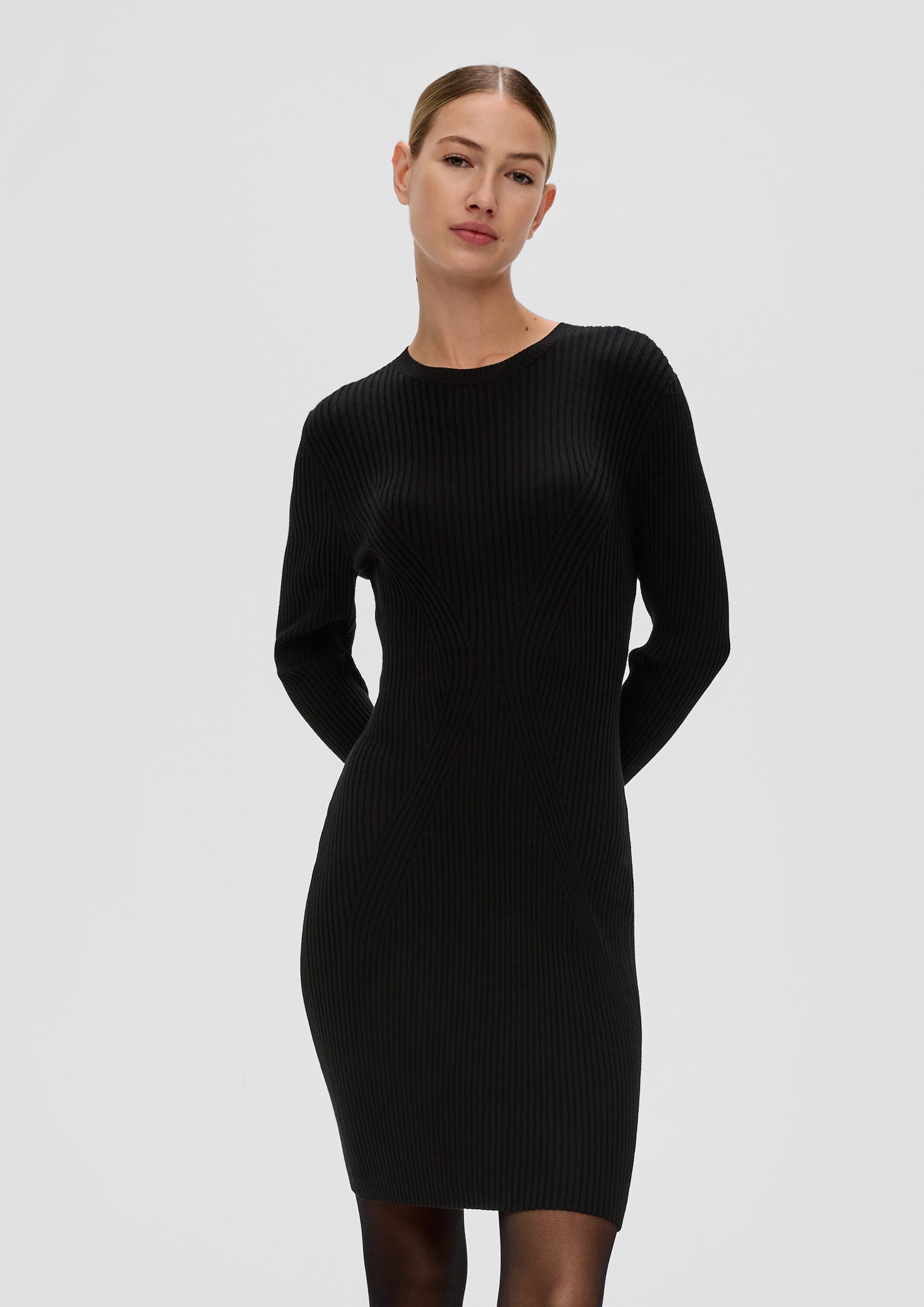 Minikleid Geripptes Strickkleid aus Viskosemix