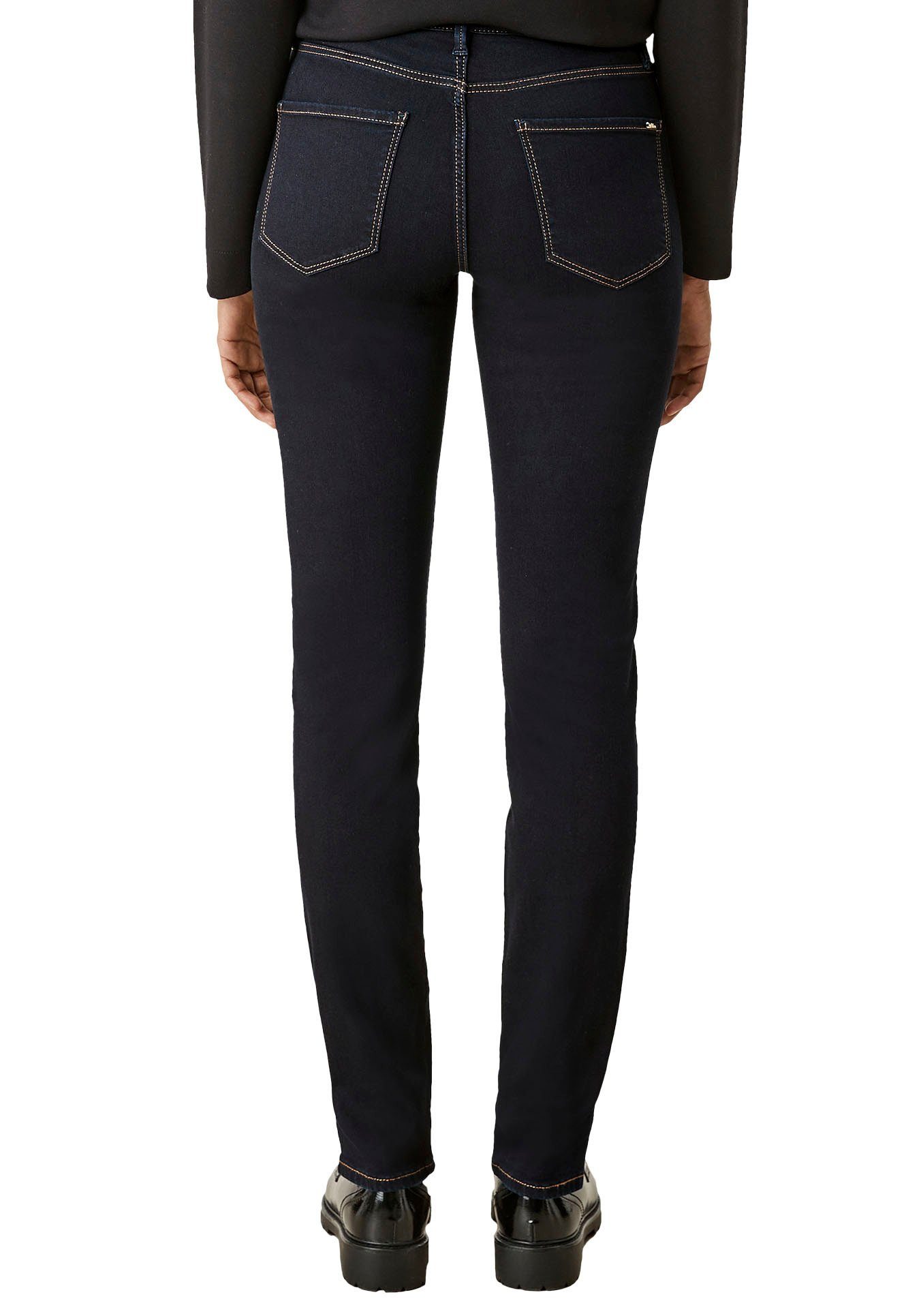 s.Oliver BLACK LABEL Skinny-fit-Jeans mit Schlitzen im Beinabschluss, Passe  hinten für eine schöne Gesäßform | Stoffhosen