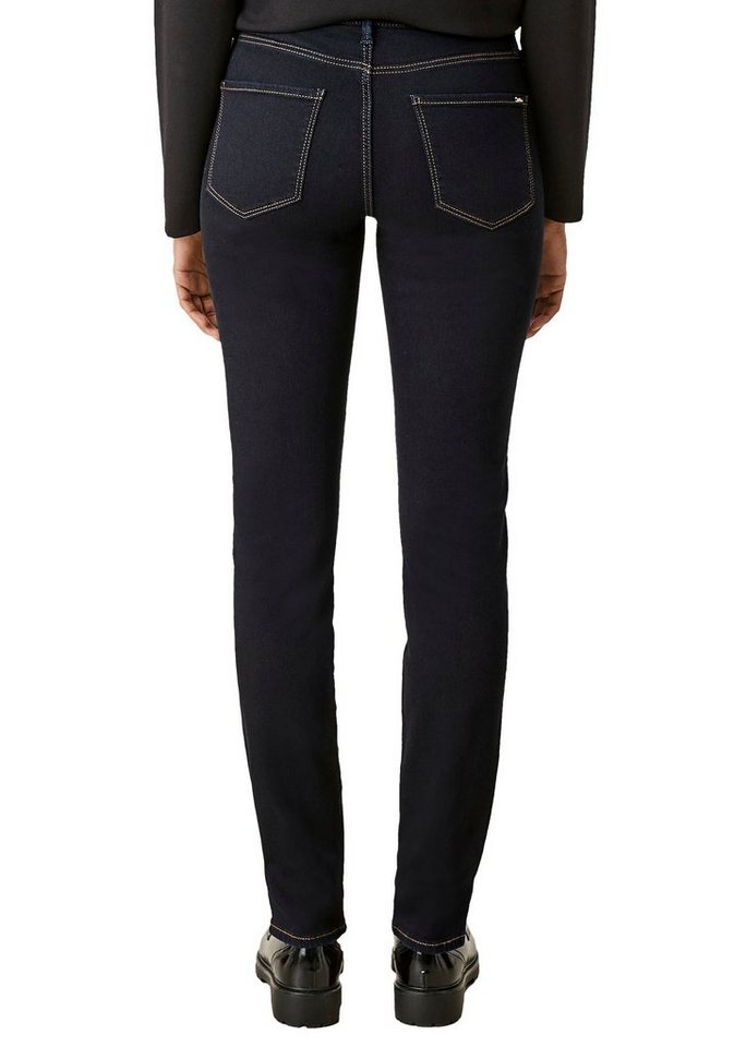s.Oliver BLACK LABEL Skinny-fit-Jeans mit Schlitzen im Beinabschluss, Passe  hinten für eine schöne Gesäßform
