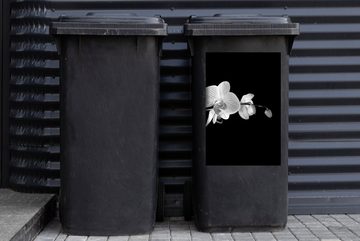 MuchoWow Wandsticker Orchidee - Blumen - Schwarz - Rosa - Knöpfe (1 St), Mülleimer-aufkleber, Mülltonne, Sticker, Container, Abfalbehälter