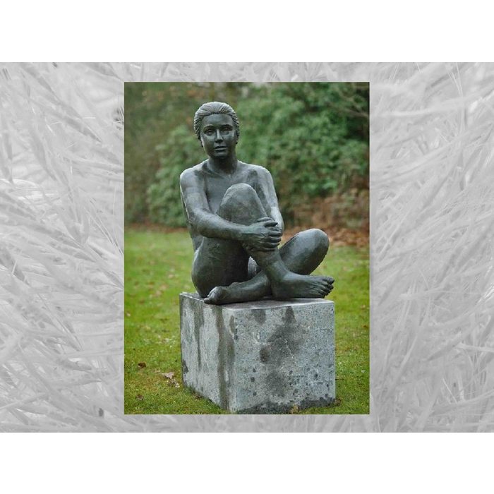 IDYL Gartenfigur IDYL Bronze-Skulptur Nackte Frau sitzend Bronze