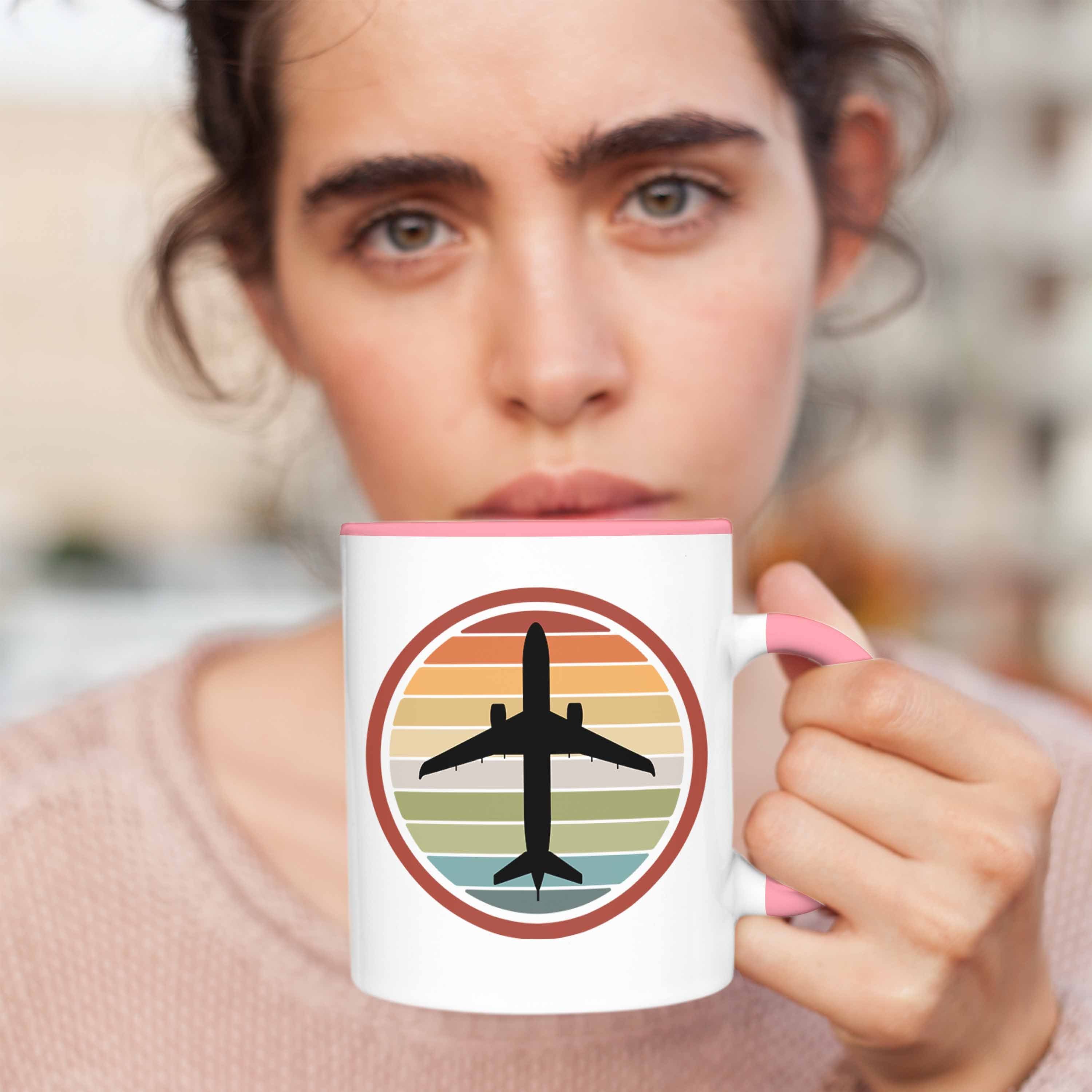 Trendation Tasse Trendation - Piloten Pilot Flugzeug Grafik Flugzeug Rosa Tasse Geschenkidee Fliegen Geschenk Kaffeetasse