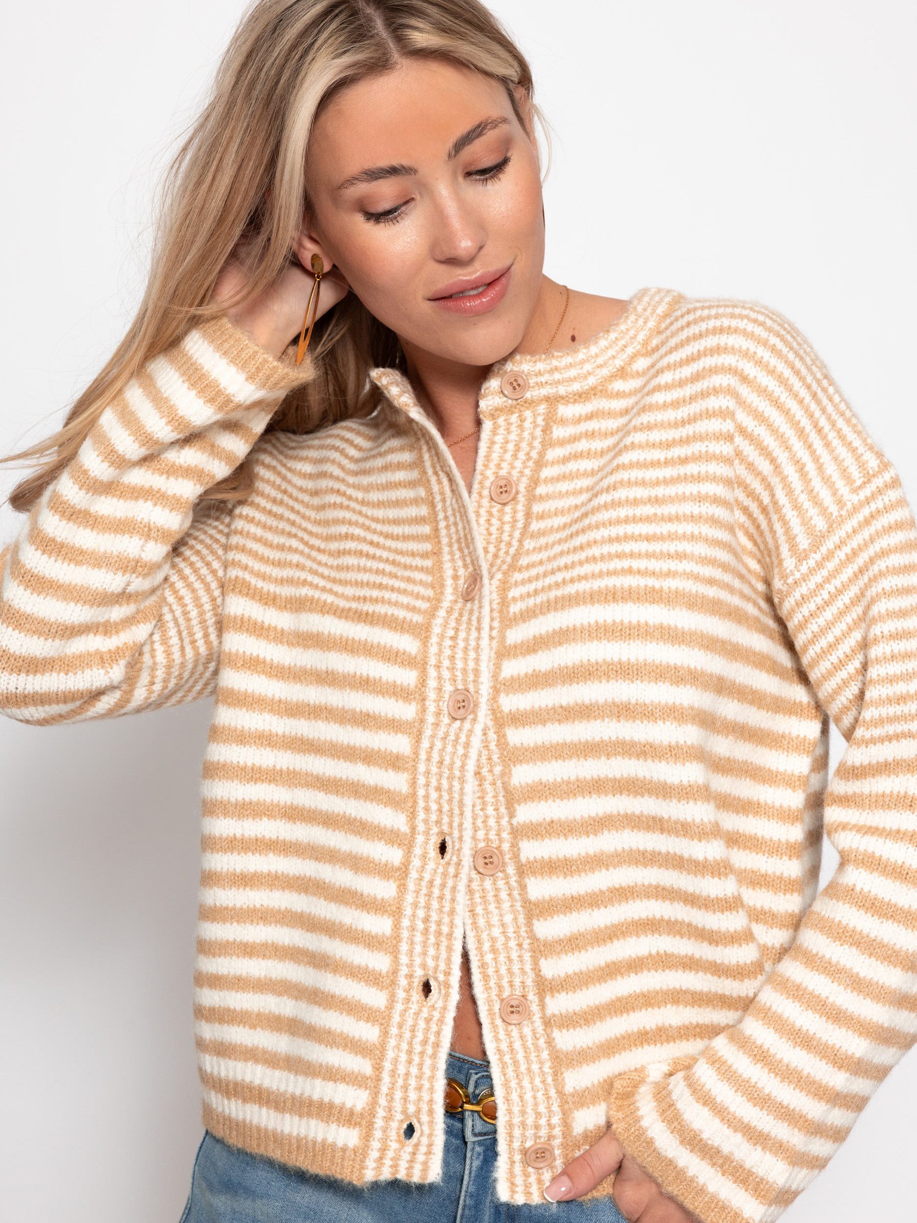 SASSYCLASSY Cardigan Strickjacke mit grafischem Streifenbild für Damen Weicher Cardigan mit durchgehender Knopfleiste im lockeren Schnitt – Bild 5 von 5