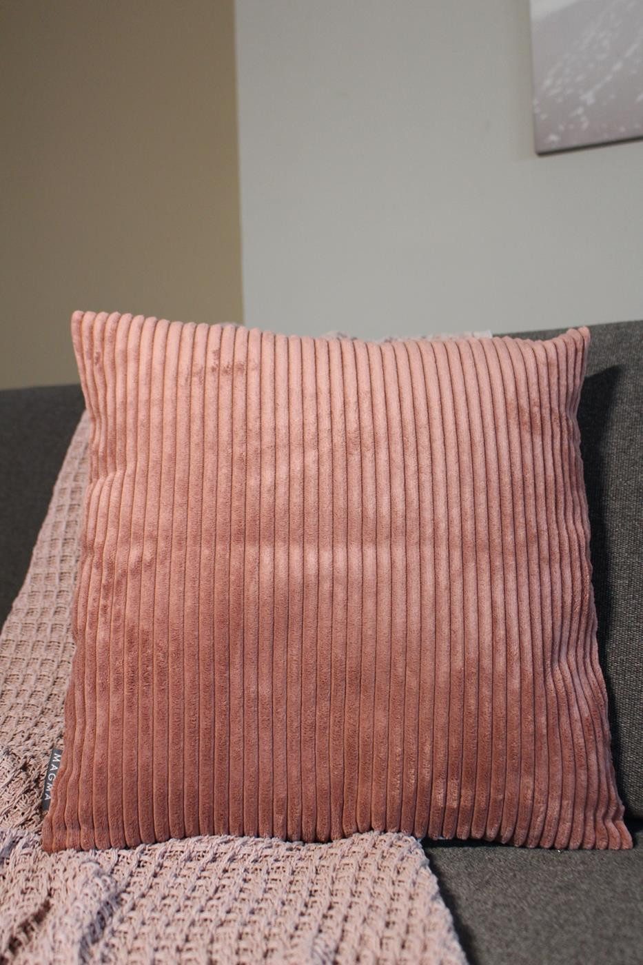 Magma Heimtex Kissenhülle Shara ca. 45 x 45 cm samtig weich kuschelig Cord Look, (1 Stück), Breiter Cord Look bei diesem Kissenbezug mit Reißverschluss