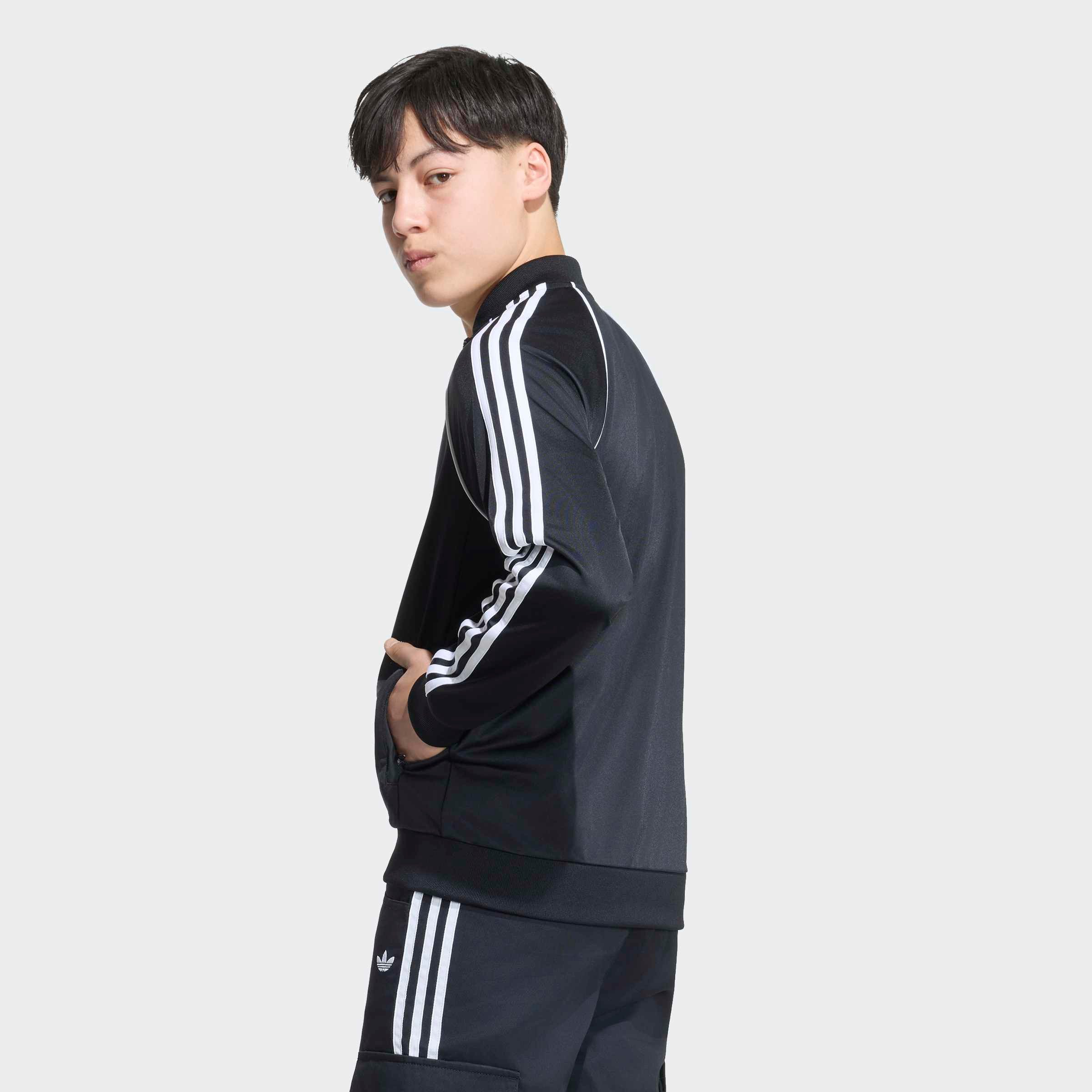 adidas Originals Trainingsjacke SST, LOCKER GESCHNITTEN für Kinder, mit Reißverschluss, aus Polyester