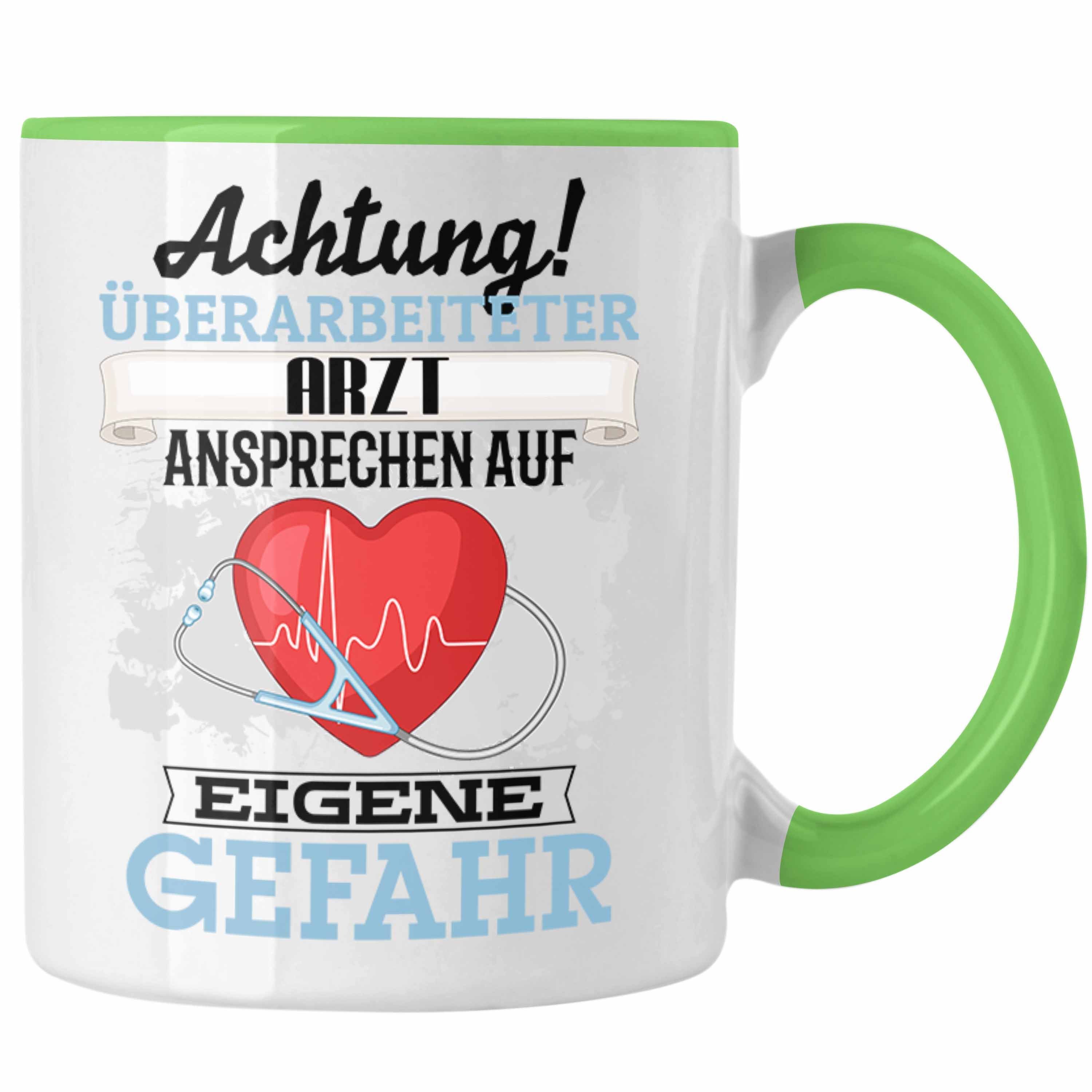 Trendation Tasse Arzt Tasse Geschenk Lustiger Spruch Geschenkidee Kaffeebecher für Arzt Grün